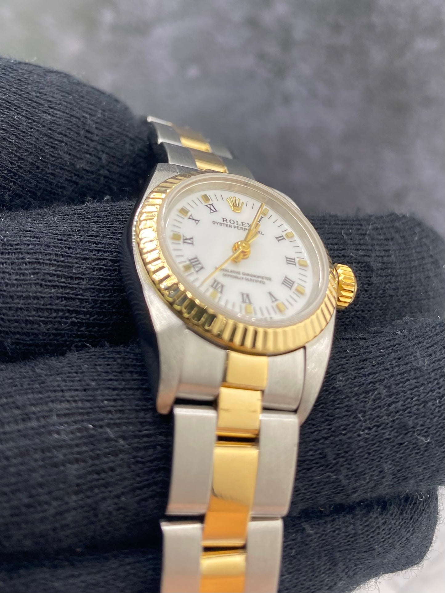 Rolex Oyster Perpetual White Roman Dial on Oyster Ref. 67193 2001 — view 3