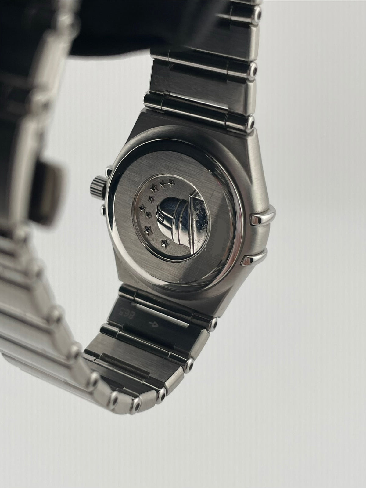 Omega Constellation White Dial on Stainless Steel Bracelet Ref. 1562.3 — view 4