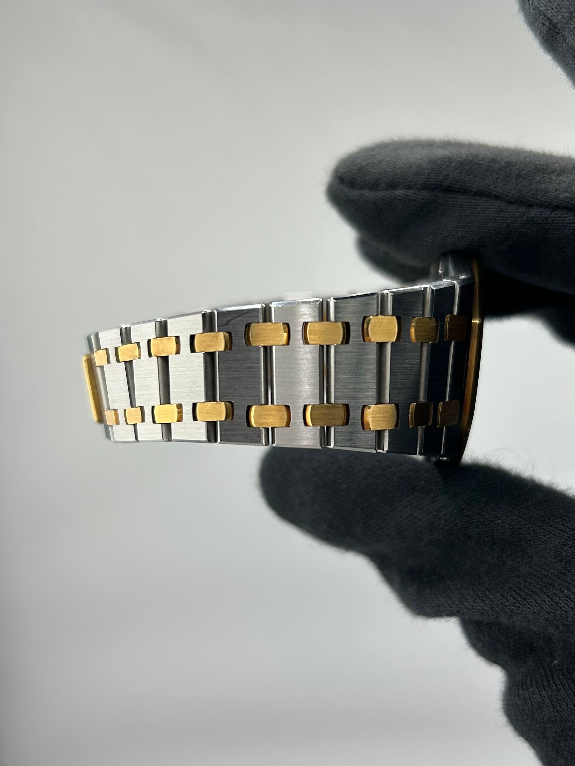 Audemars Piguet Royal Oak Champagne Diamond Tapisserie Dial on 2 Tone Bracelet Ref. 56303SA — view 6
