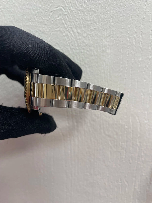 Rolex Submariner Blue Dial on Oyster Ref 16613 with Papers 1993