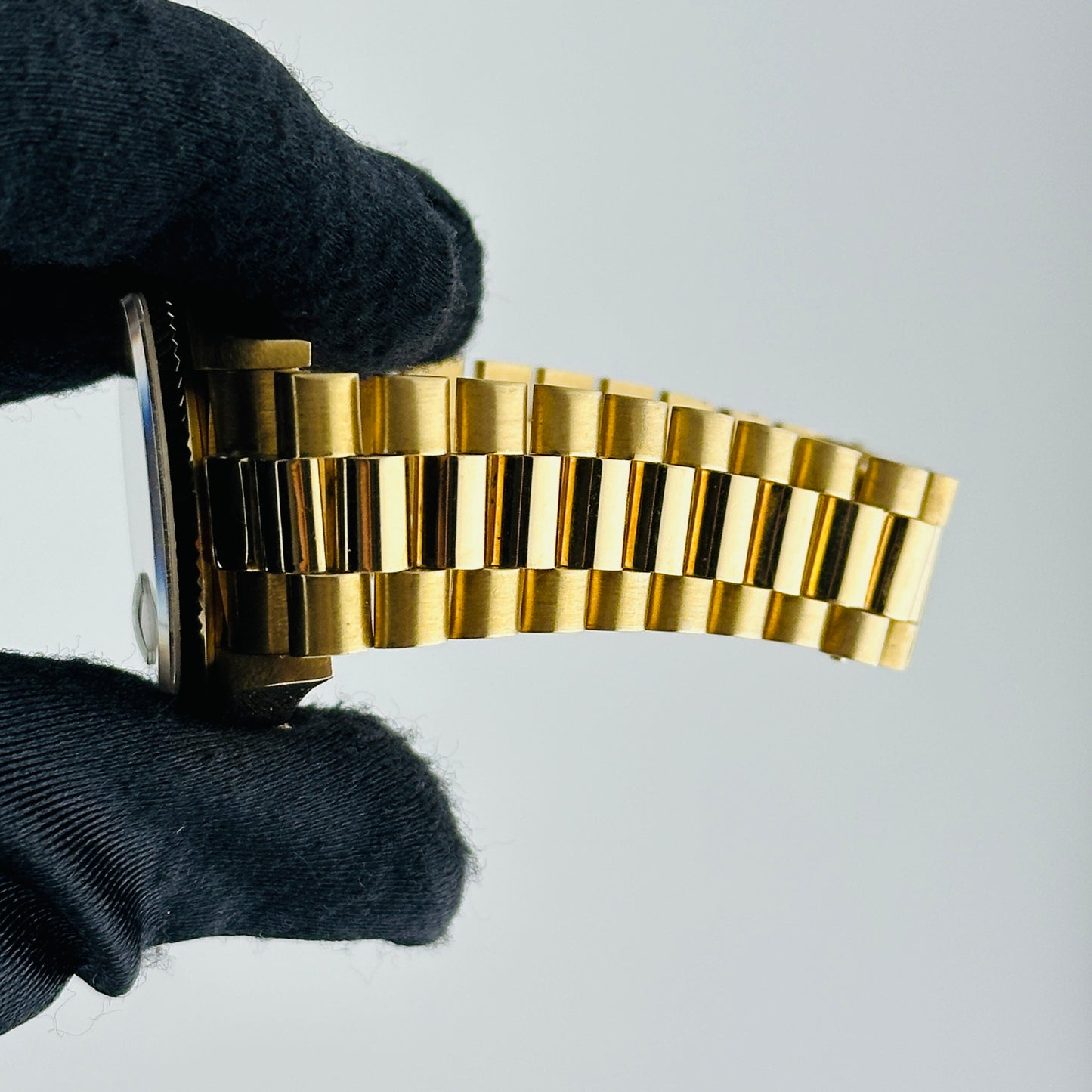 Rolex Daydate Champagne Stick Dial on President Bracelet / Old Buckle Ref. 18038 1979 — view 5