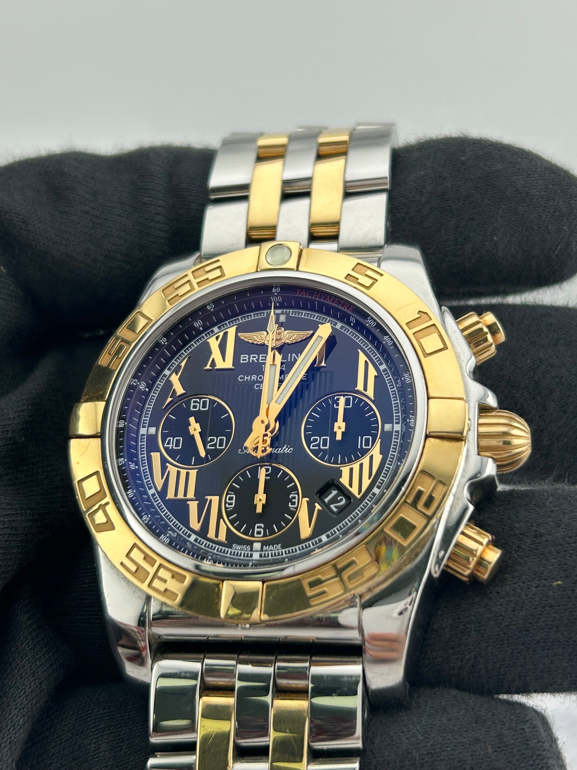 Breitling Chronomat Black Roman Dial on Stainless Steel/Rose Gold Ref. CB0110 Card 2016 — view 3