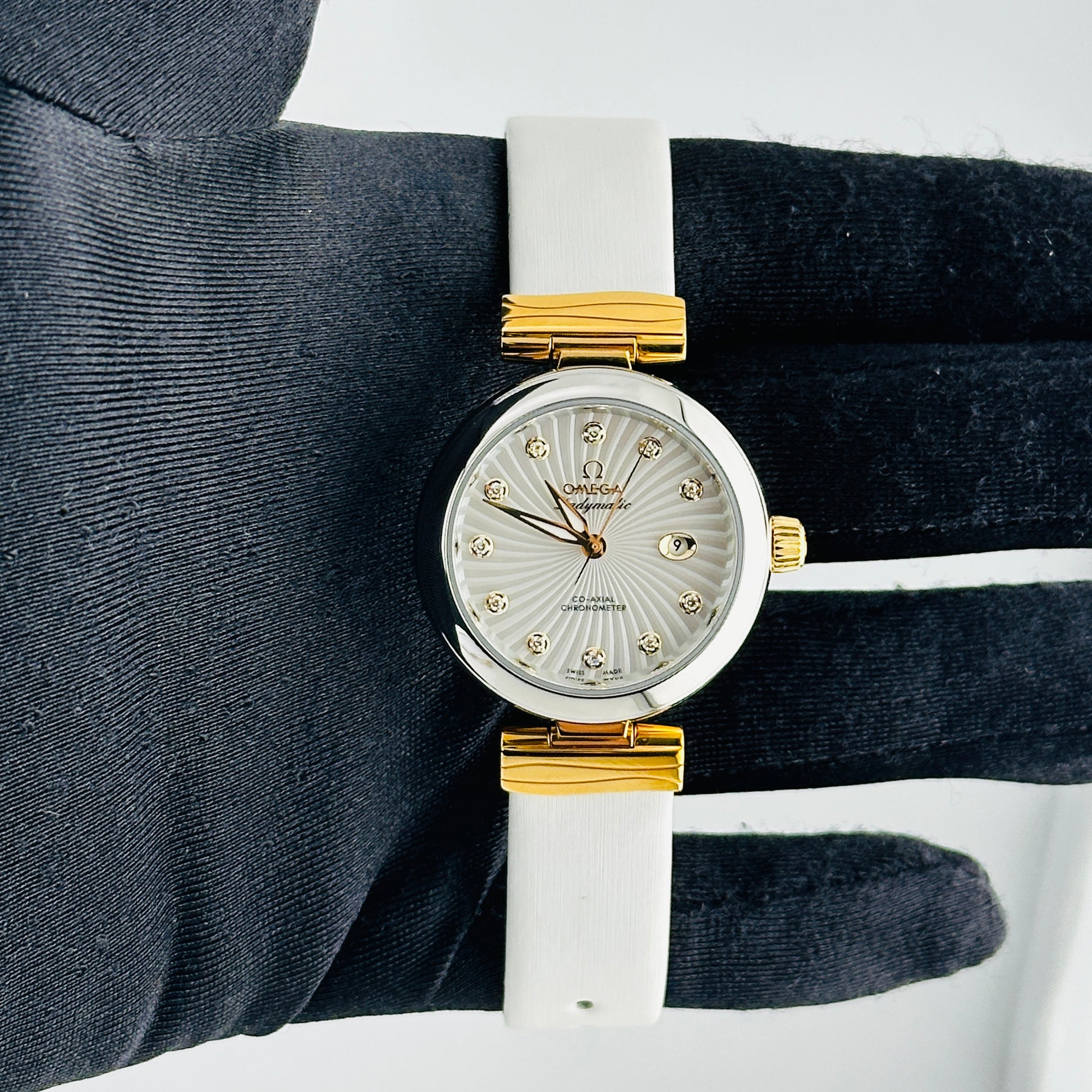 Omega De Ville Ladymatic Supernova Patterned White Mother Of Pearl Dial Set With Diamonds Dial on Leather Ref. 425.22.34.20.55.002 Card Open Date — view 2