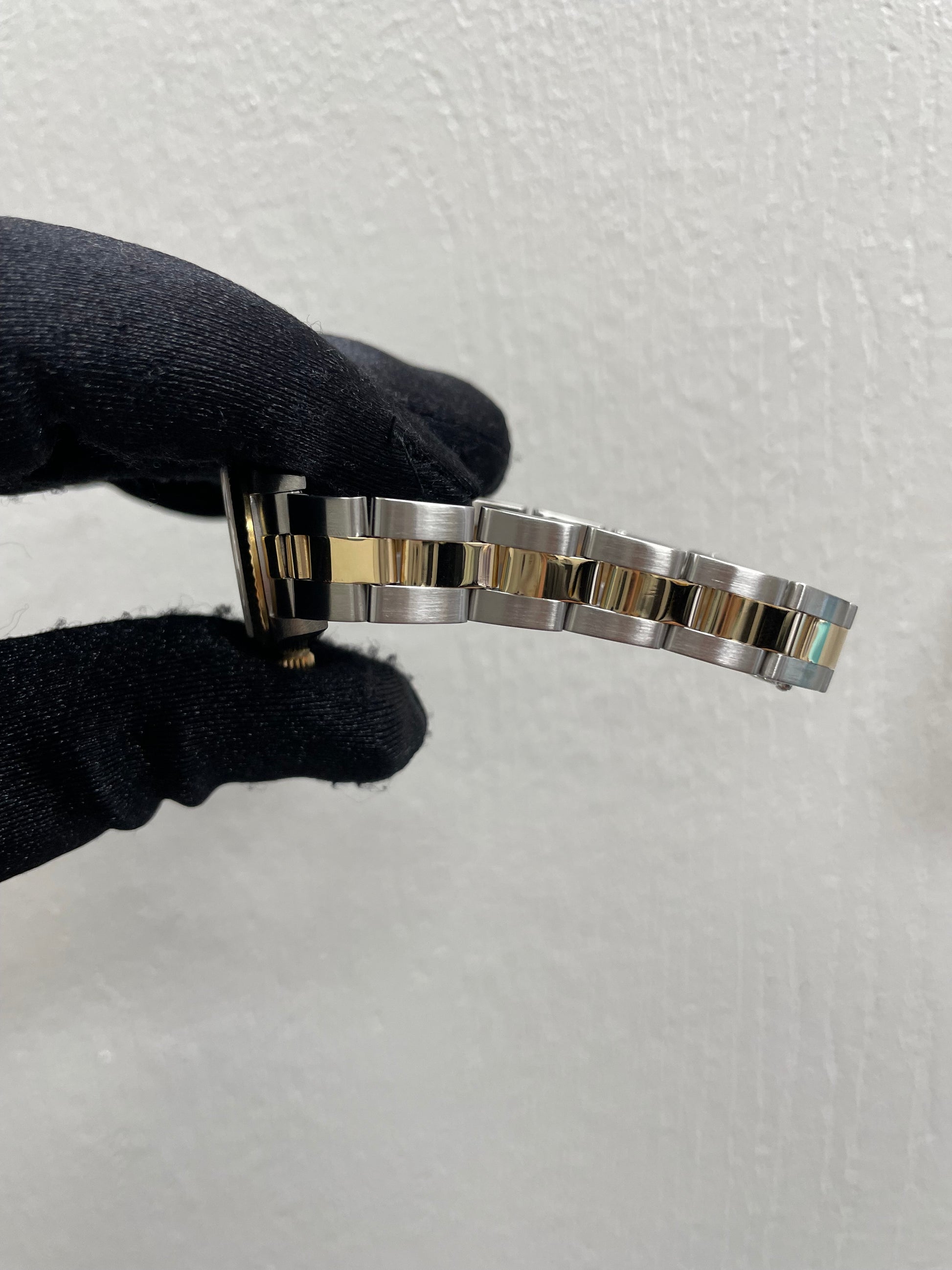 Rolex Oyster Perpetual White Roman Dial on Oyster Ref. 67193 Papers 1997 — view 3