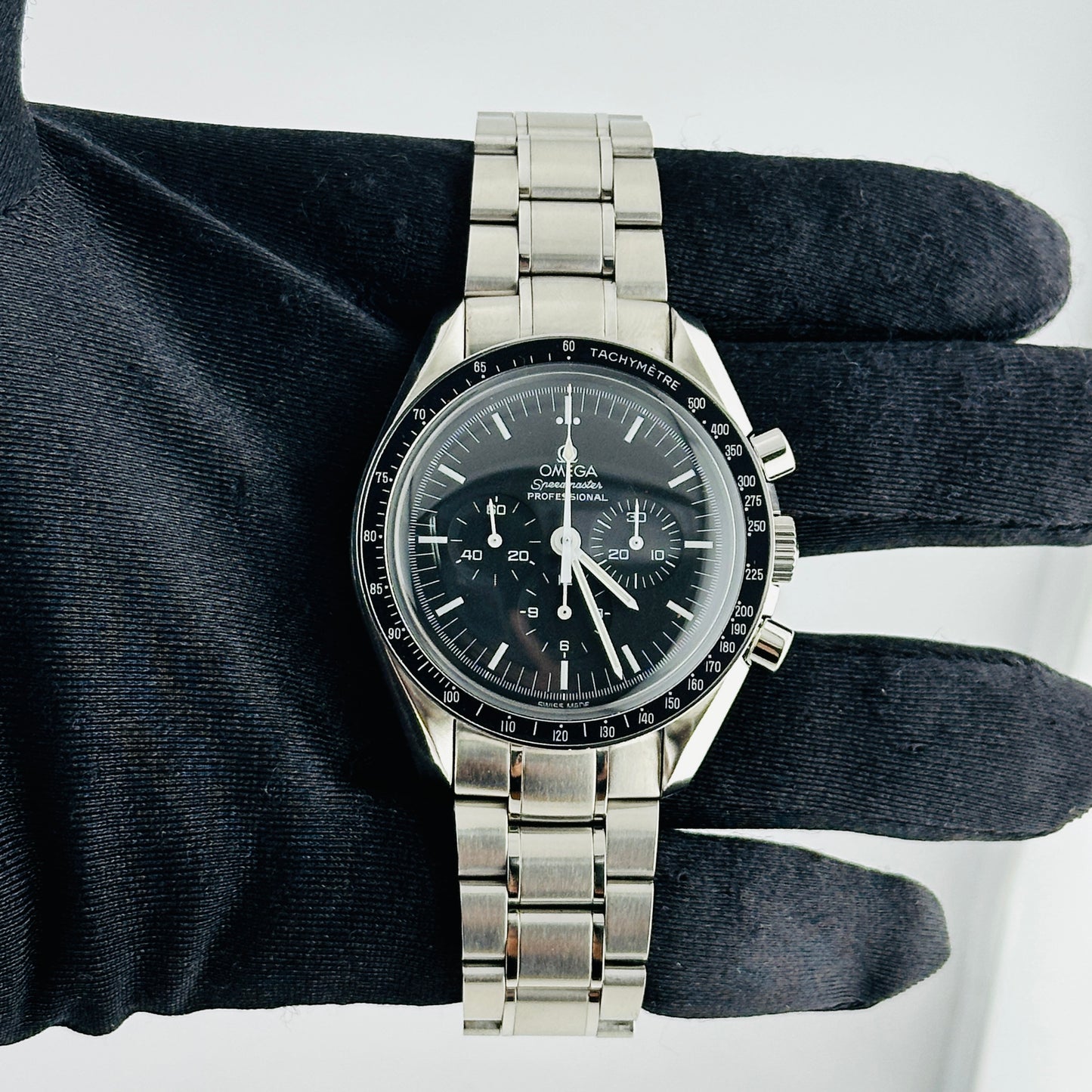 Omega SpeedMaster Black Index Dial on Stainless Steel Bracelet Ref. 3570.50.00 Card 1994 — view 2