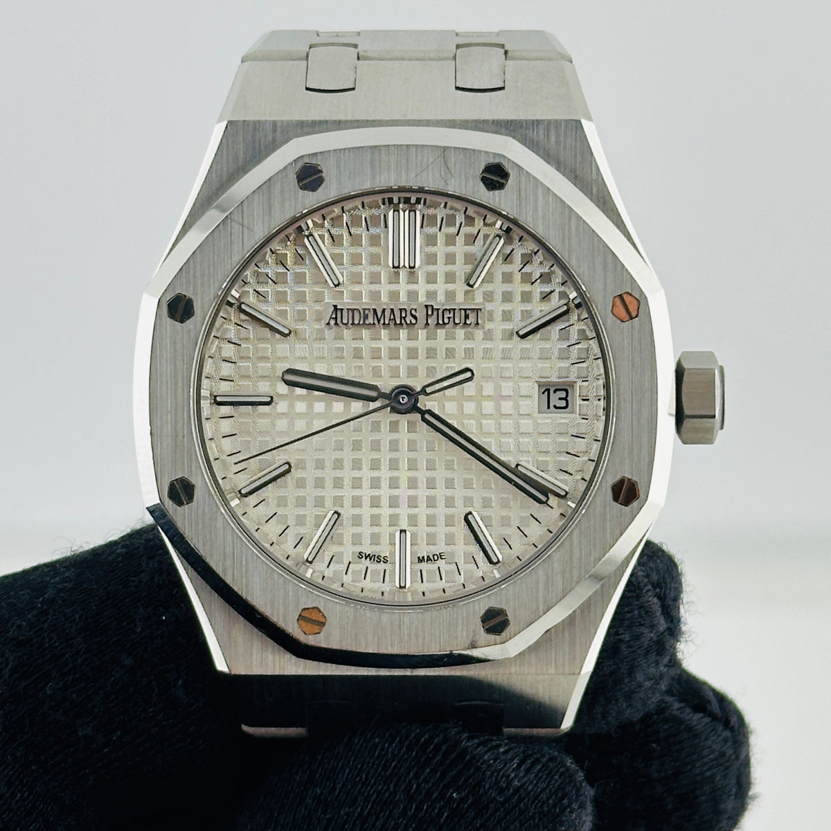 Audemars Piguet Royal Oak Selfwinding Silver Dial on Stainless Steel Bracelet Ref. 15550ST.OO.1356ST.01 Complete 2024 — view 3