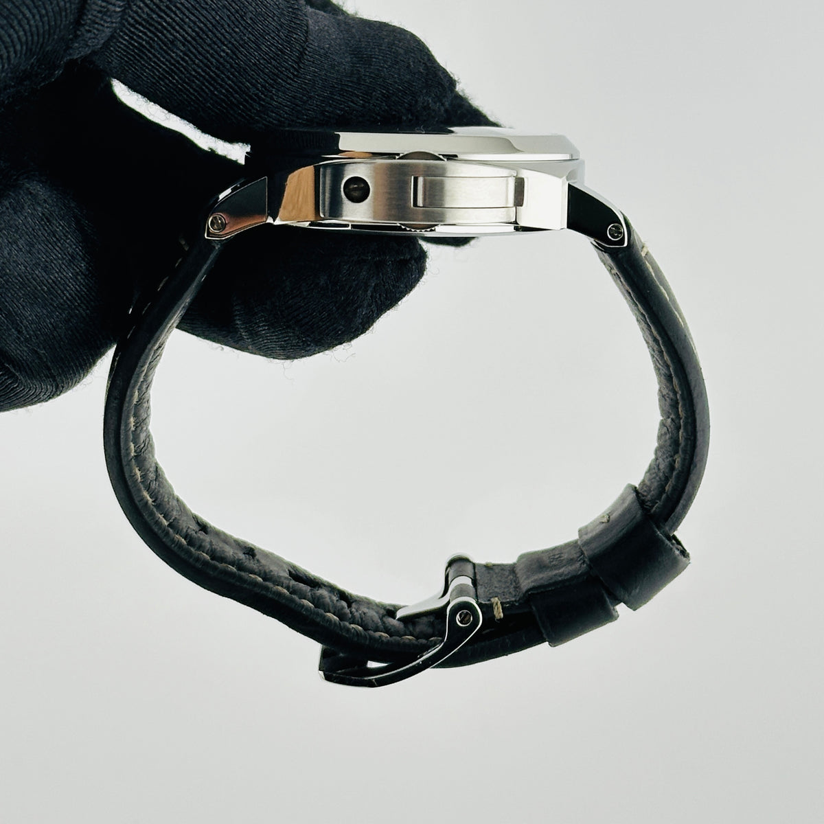 Panerai Luminor Base Black Dial on Leather Strap Ref. PAM00915 Complete 2021 — view 6