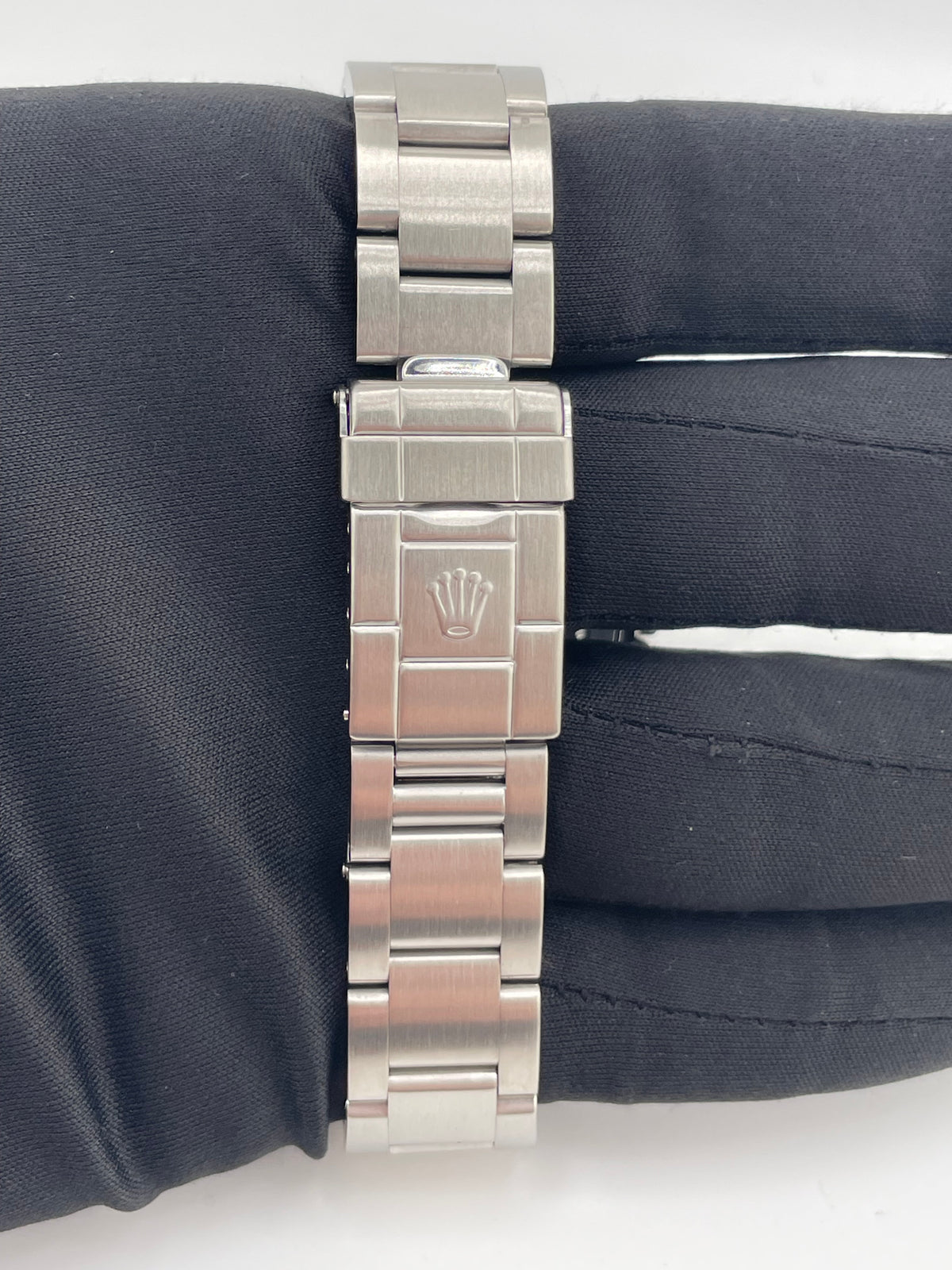 Rolex Explorer II Black Dial on Oyster Steel Bracelet Ref. 16570 1999 — view 4