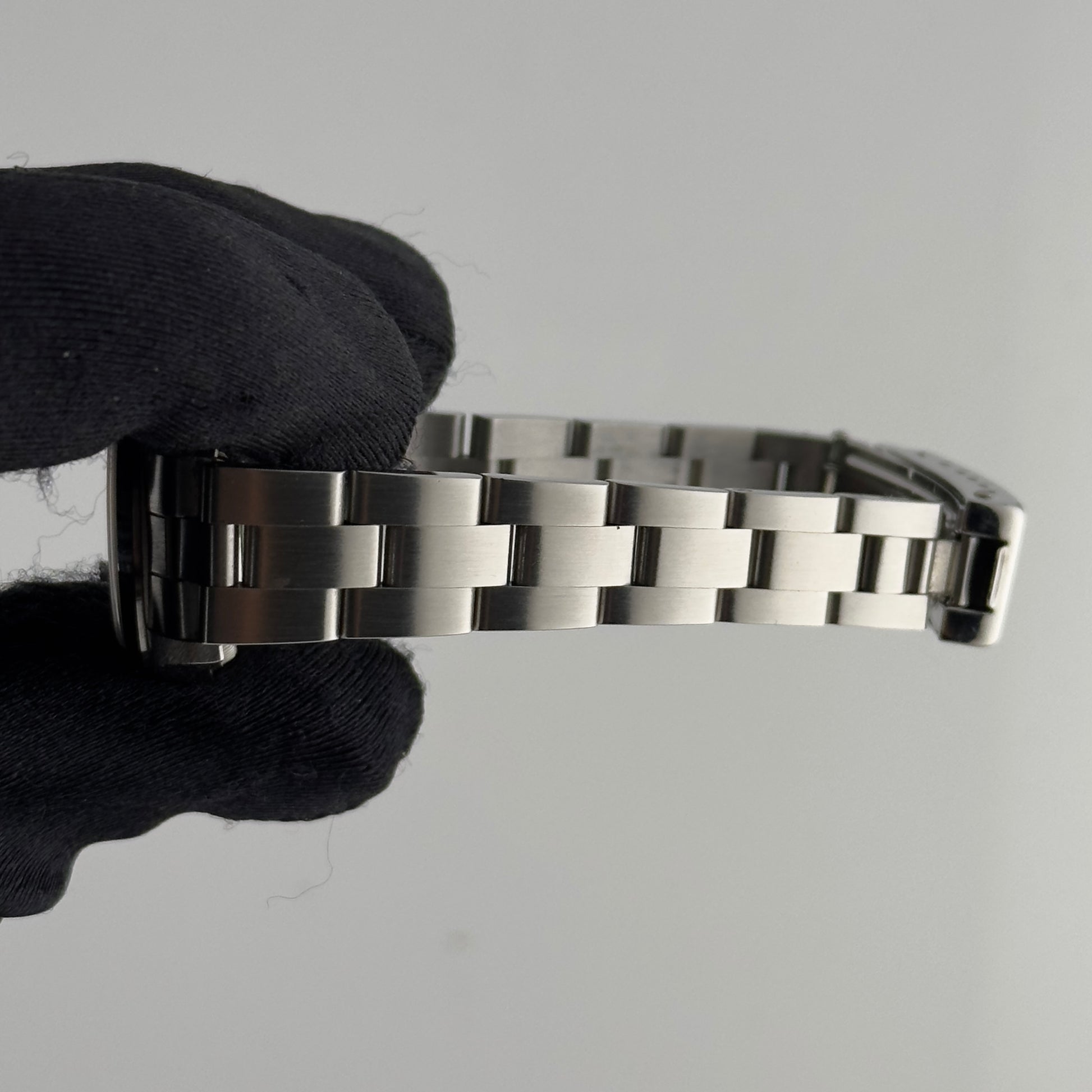 Rolex Oyster perpetual Blue Dial on Oyster Ref. 67180 Papers 1997 — view 4