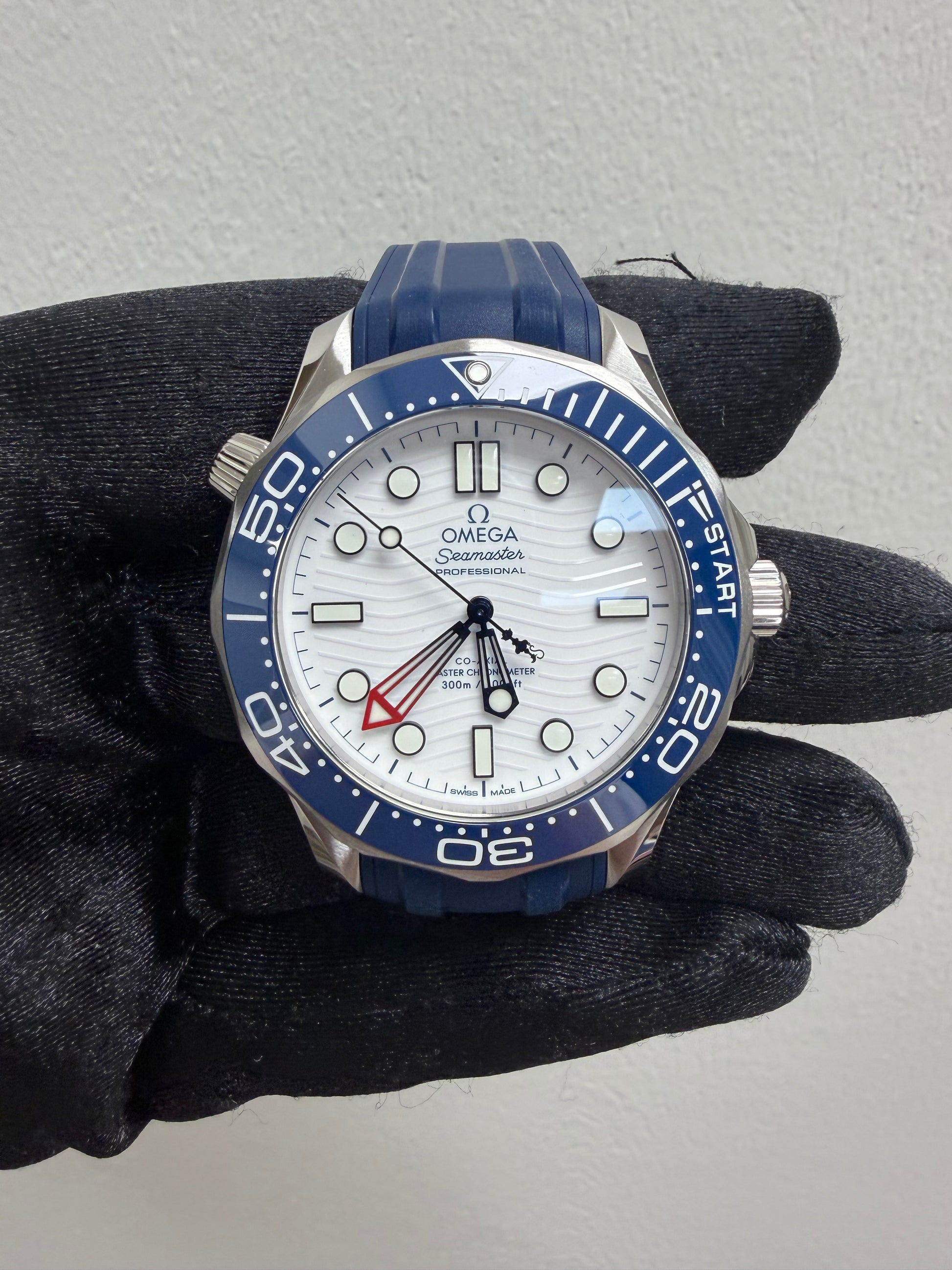 Omega Seamaster Diver 300M White Dial on Rubber Strap Ref. 210.32.42.20.04.002 Card Open Date — view 2