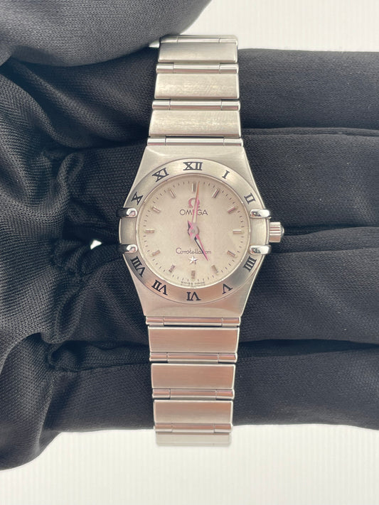 Omega Constellation White Dial on Stainless Steel Bracelet Ref. 1562.3 — view 2
