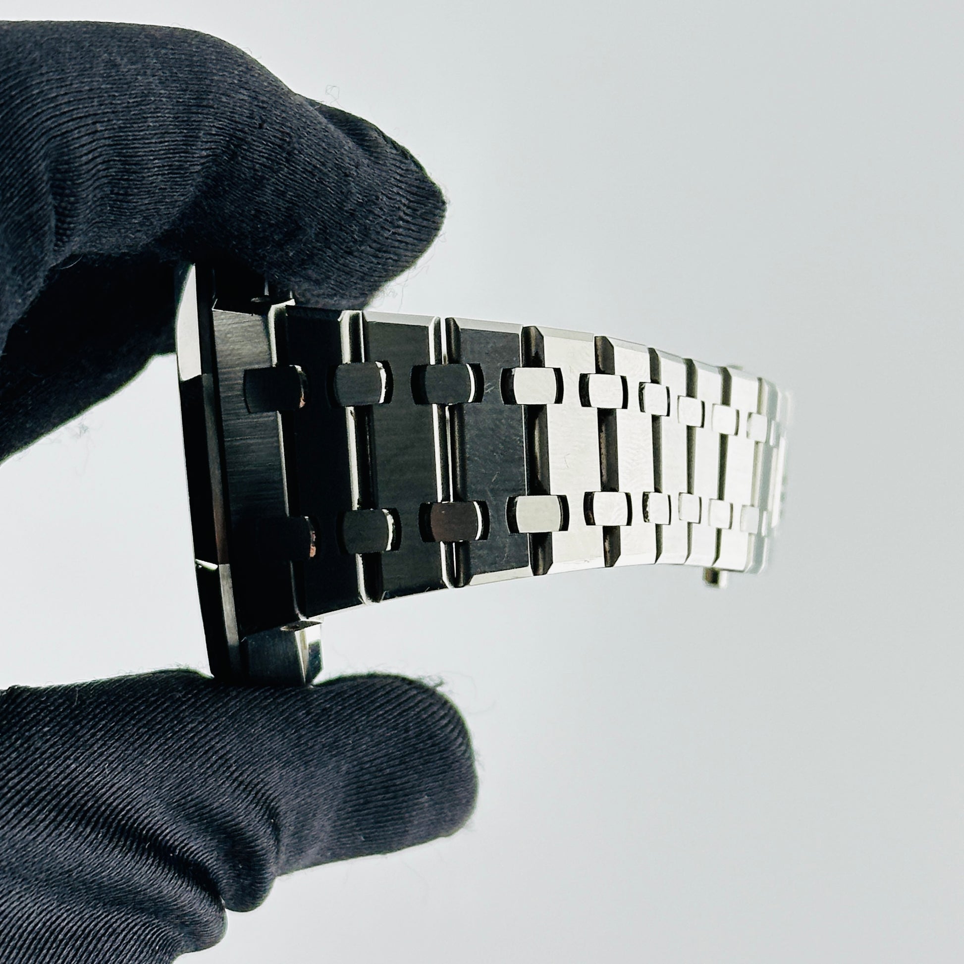Audemars Piguet Royal Oak White Dial on Stainless Steel Bracelet Ref. 15500ST.OO.1220ST.04 Card — view 6