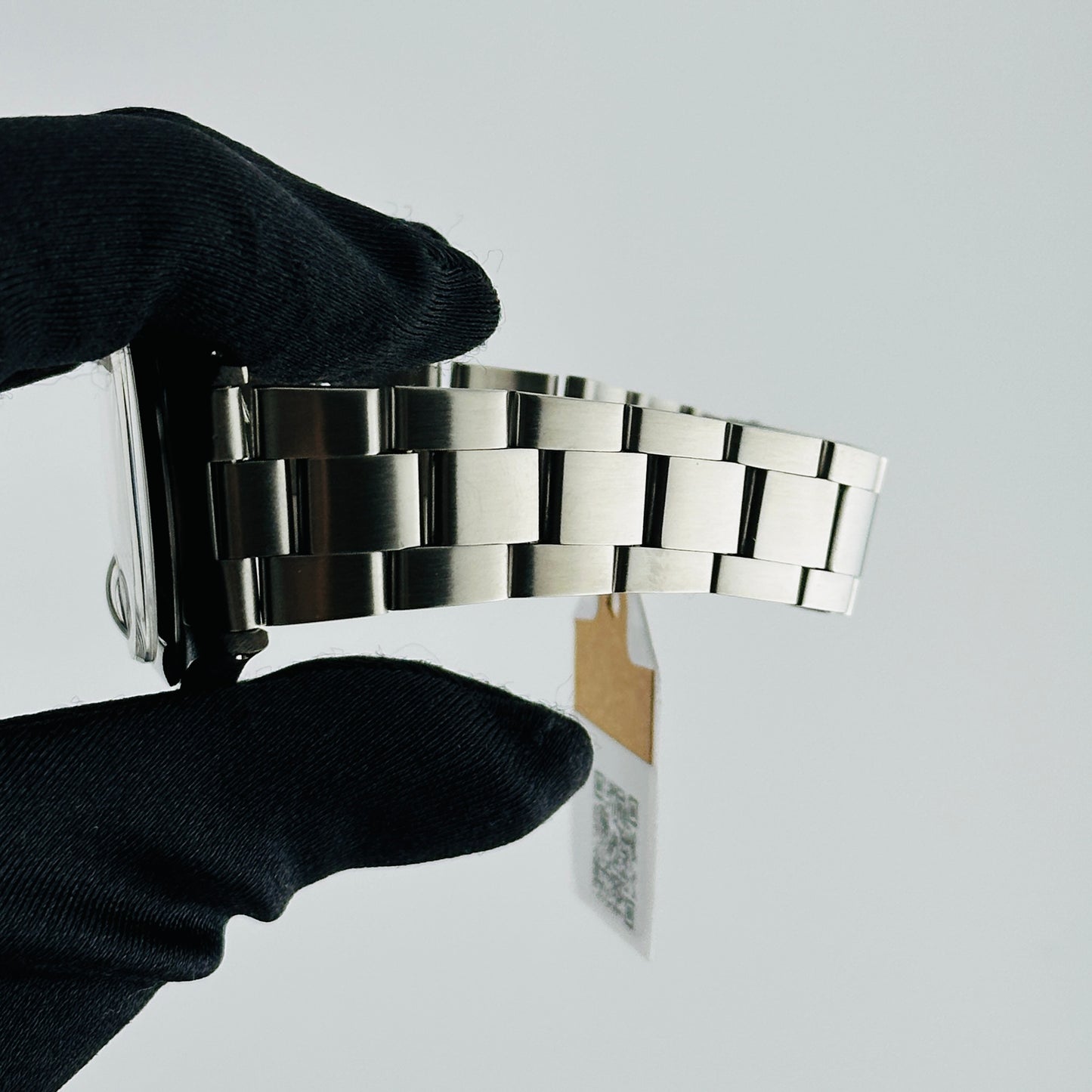 Rolex Oyster Perpetual Date Silver Stick Dial on Oyster Ref. 1500 1970 — view 3