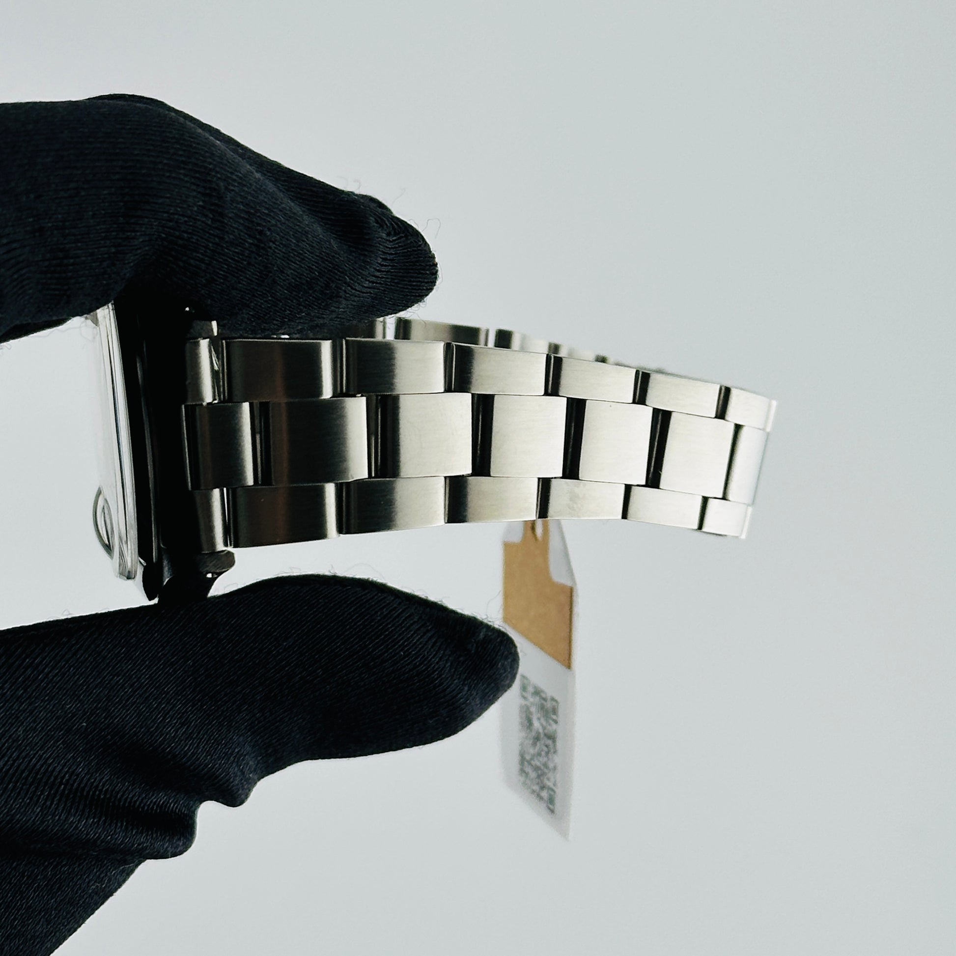 Rolex Oyster Perpetual Date Silver Stick Dial on Oyster Ref. 1500 1970 — view 3