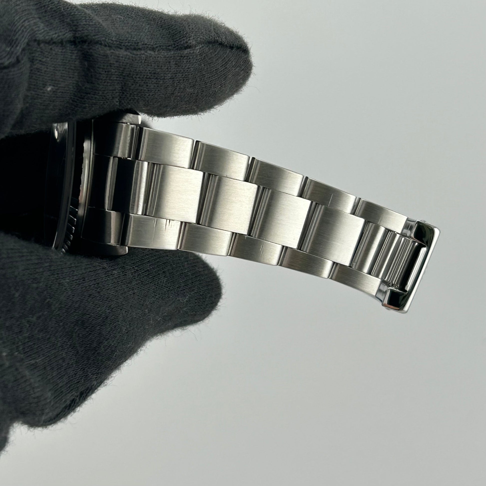Rolex Datejust Silver Stick Dial on Oyster Bracelet Ref. 16220 1999 — view 4