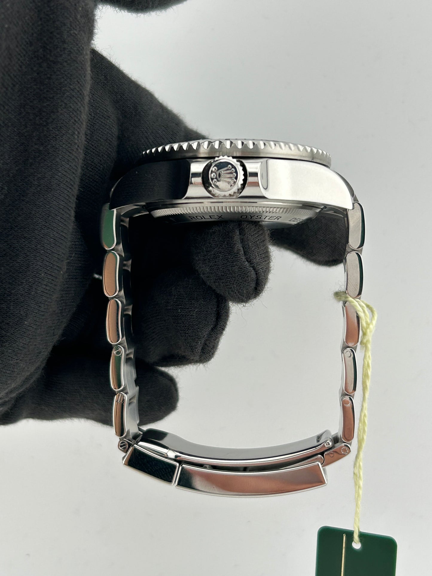 Rolex Sea-Dweller Deepsea Black Dial on Oyster Bracelet Ref. 116660 Card 2013 — view 5