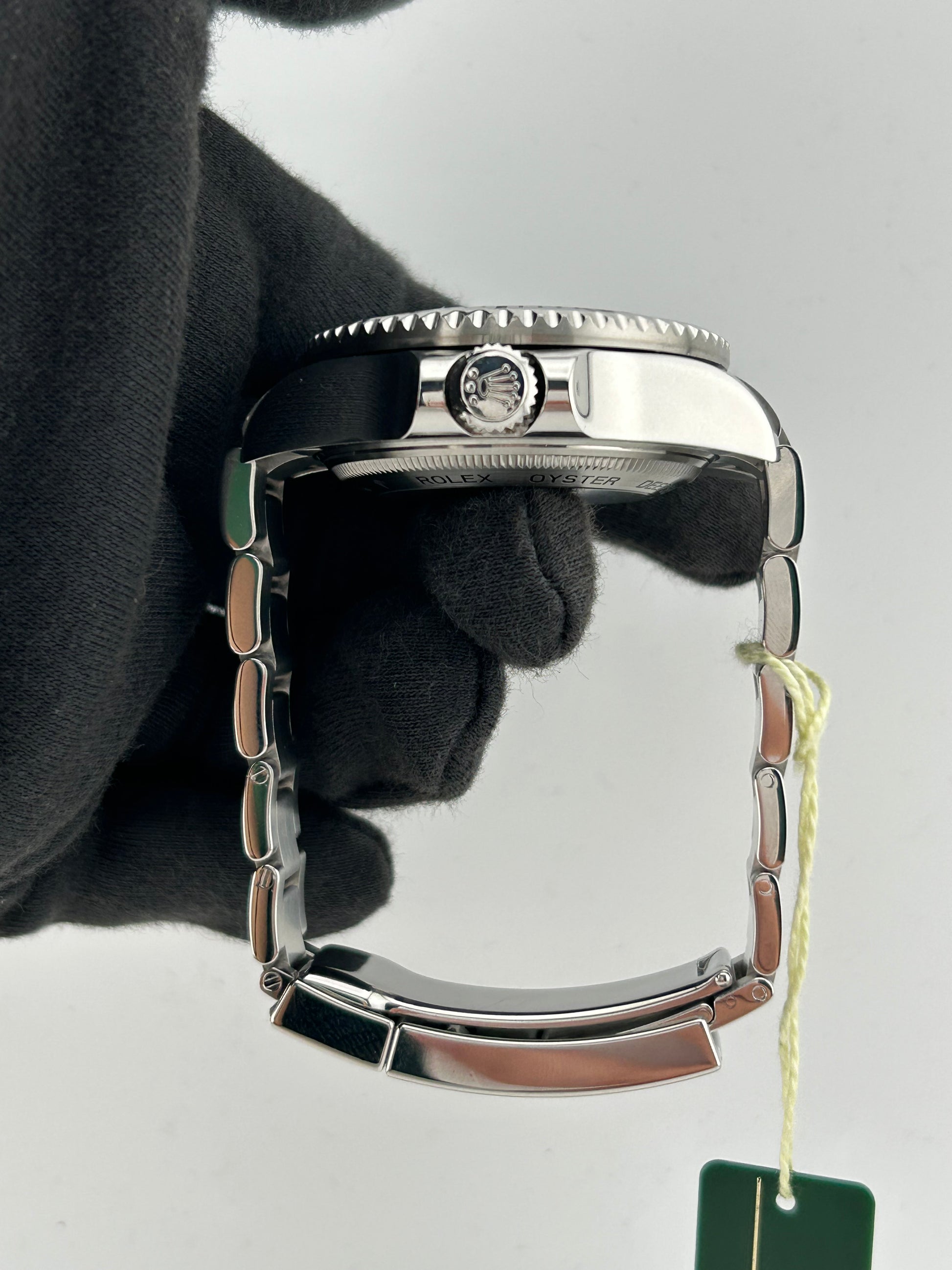 Rolex Sea-Dweller Deepsea Black Dial on Oyster Bracelet Ref. 116660 Card 2013 — view 5