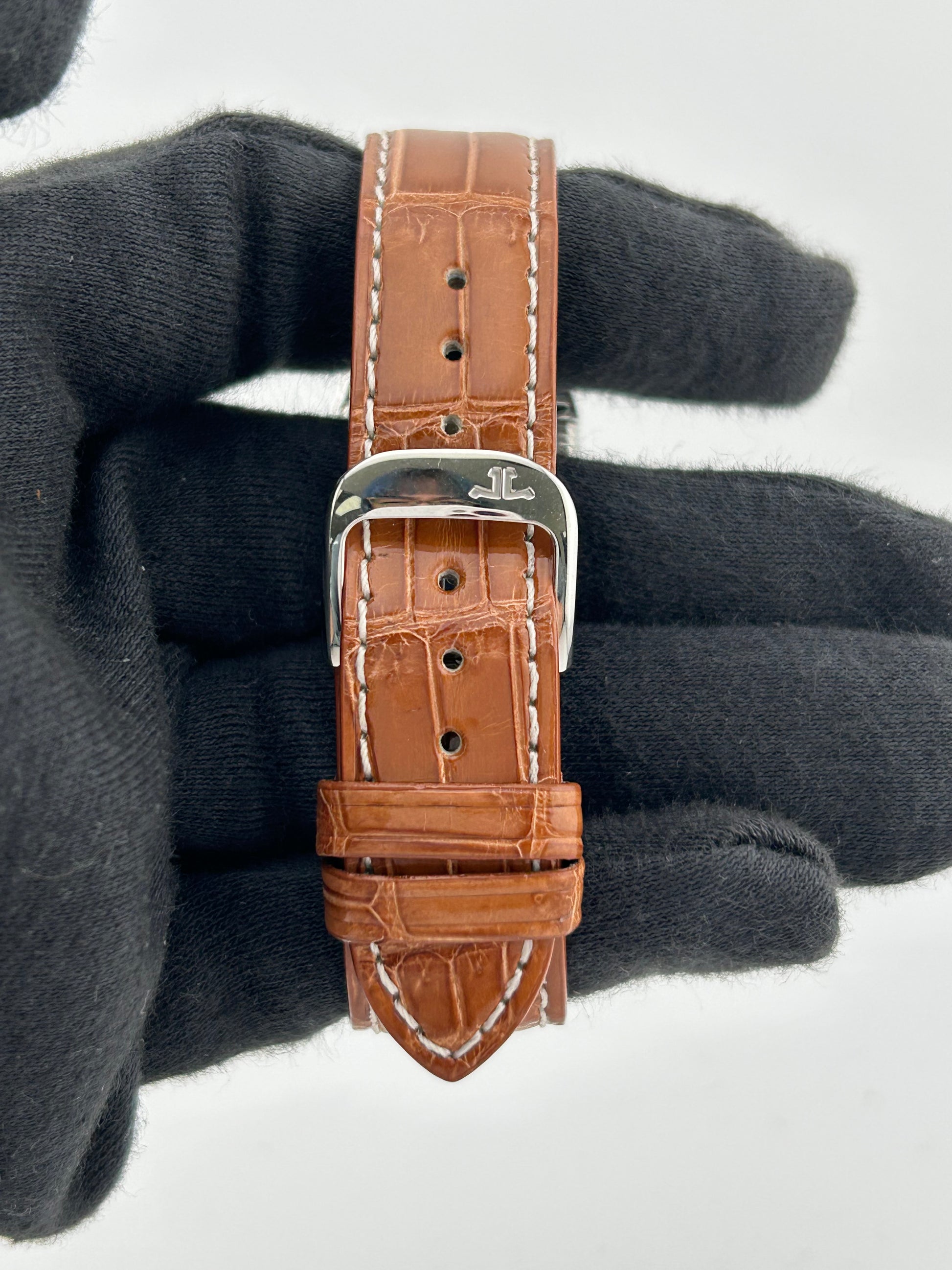 Jaeger Le Coultre Reverso Classic Grande Taille Silver Dial on Leather Strap Ref. 252.8.71 with Box — view 4
