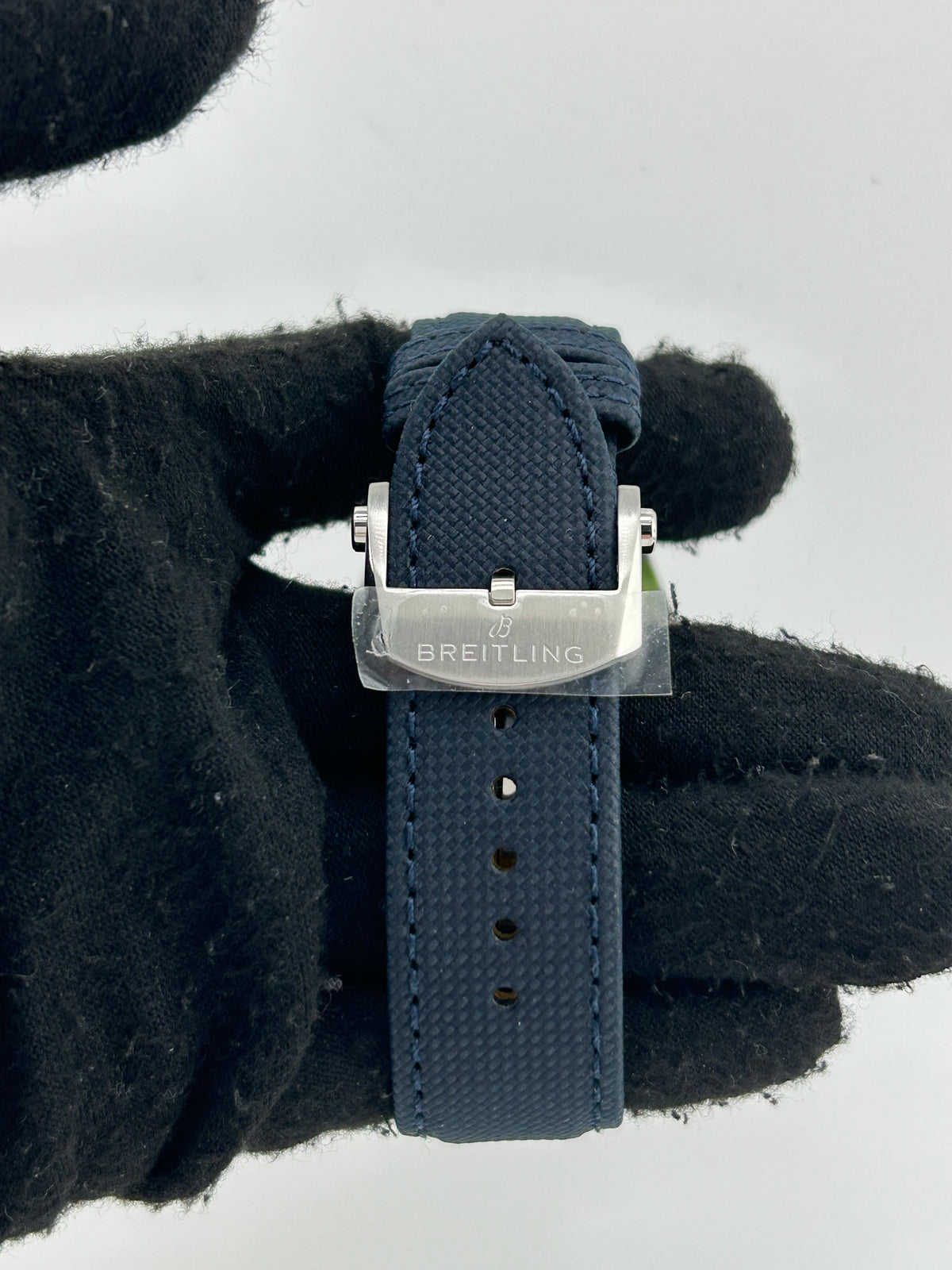 Breitling Avenger Automatic GMT Blue Dial on Leather Strap Ref. A32320101C1X1 Complete 2026 — view 4