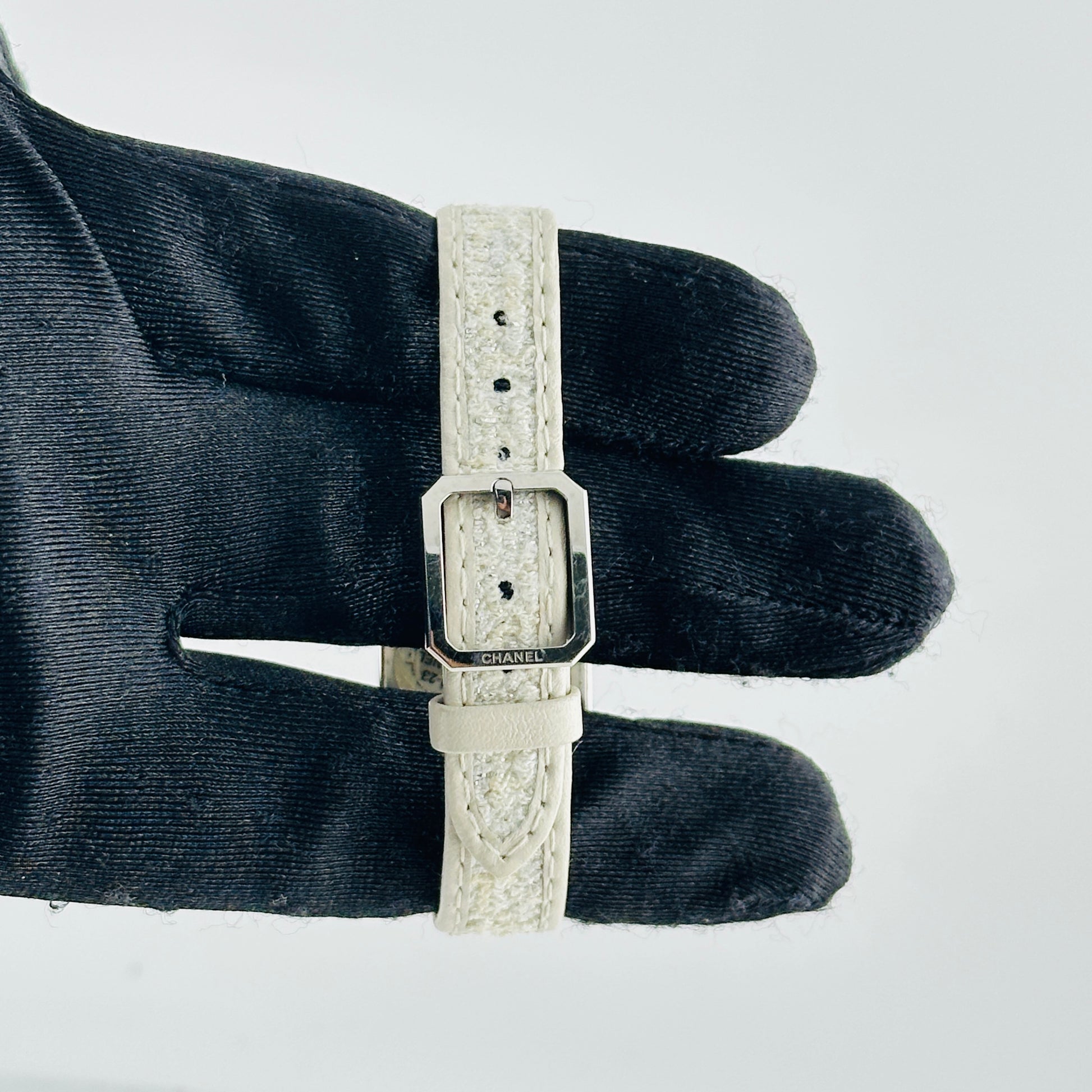 Chanel Boyfriend White Dial on Leather Ref. H0001 — view 3