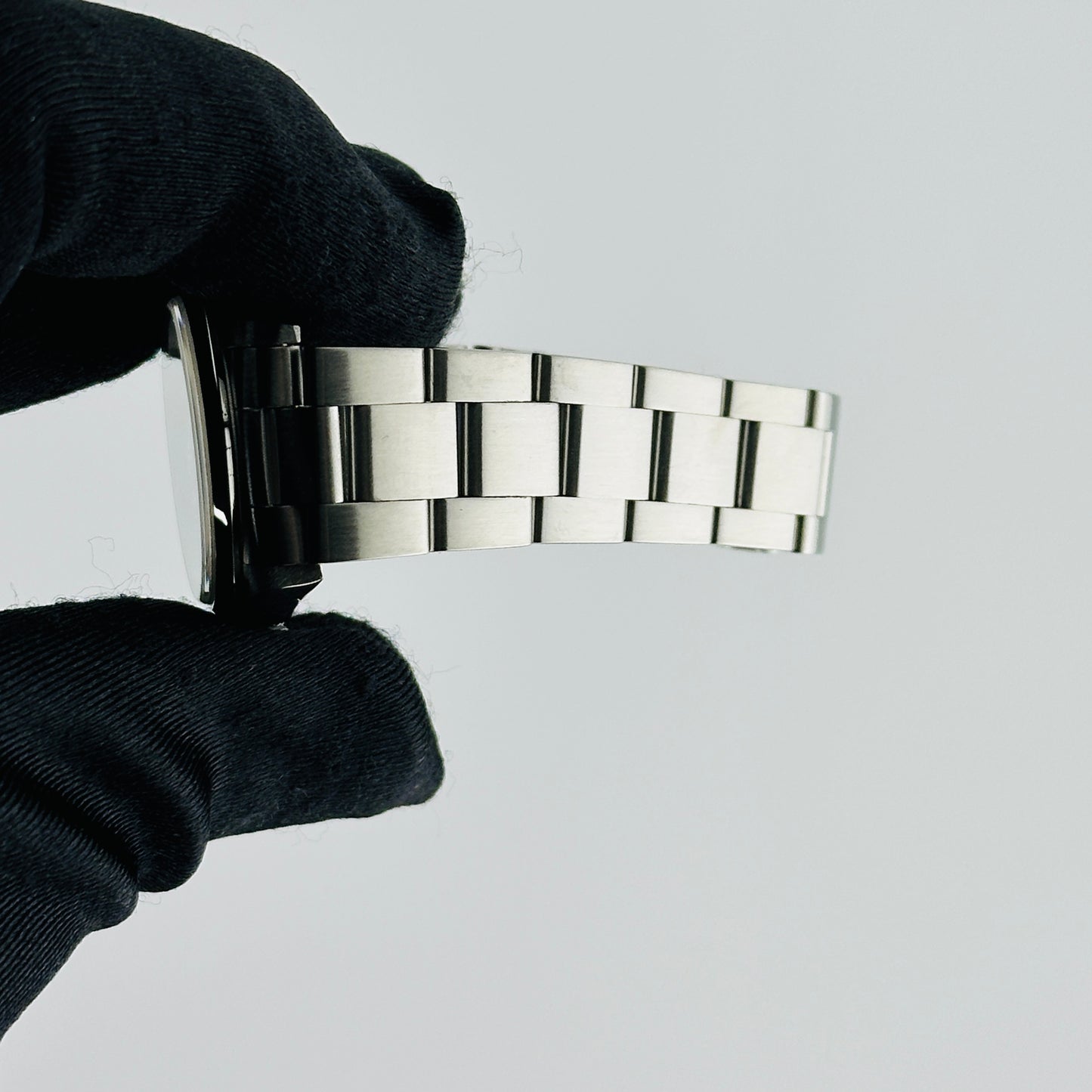 Rolex Oyster Perpetual Black Dial on Oyster Ref. 77080 Papers 2004 — view 5