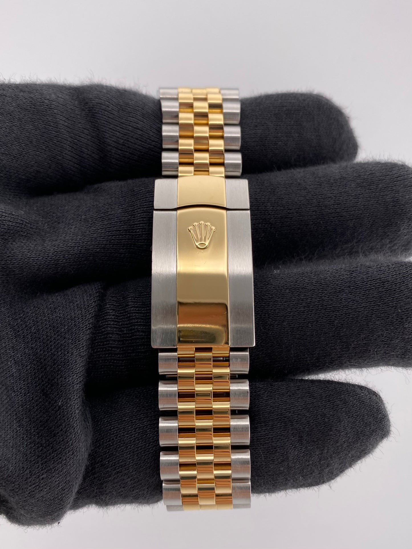 Rolex Datejust 36 White Roman Dial on Jubilee Ref. 126233 — view 4