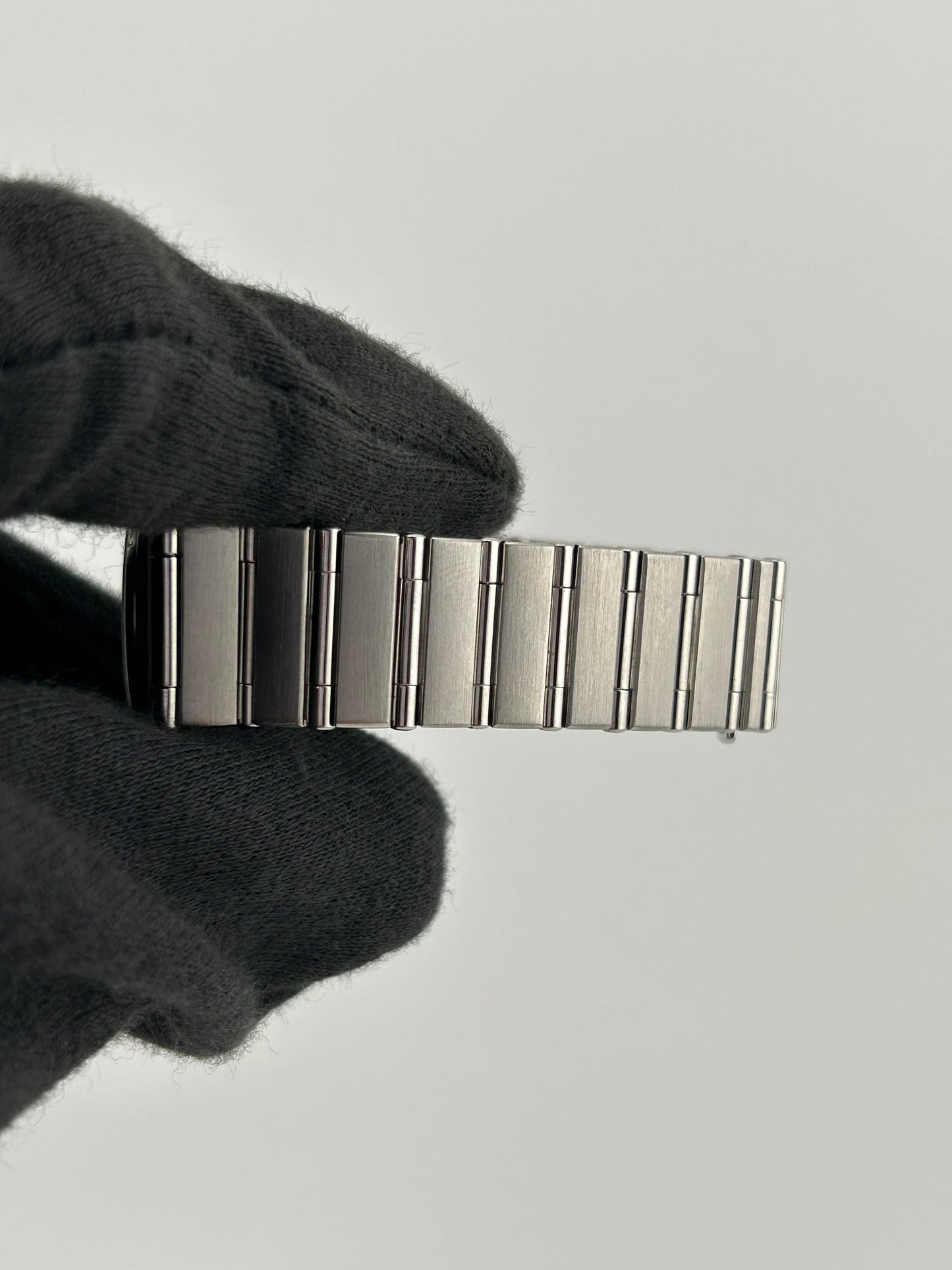 Omega Constellation White Dial on Stainless Steel Bracelet Ref. 1572.30 Card 2004 — view 5