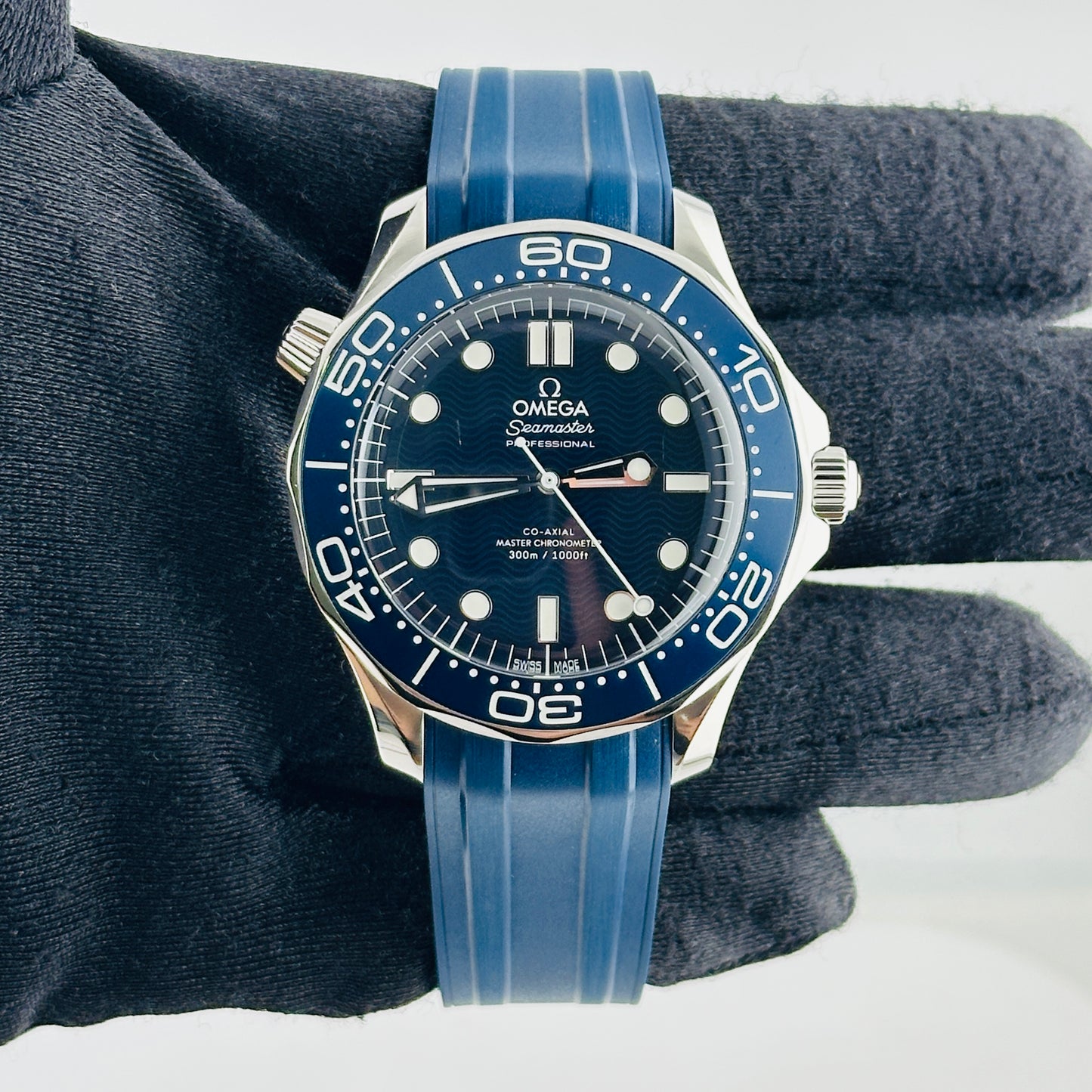 Omega Seamaster Diver James Bond Blue Dial on Rubber Band Ref. 210.30.42.20.03.002 — view 2