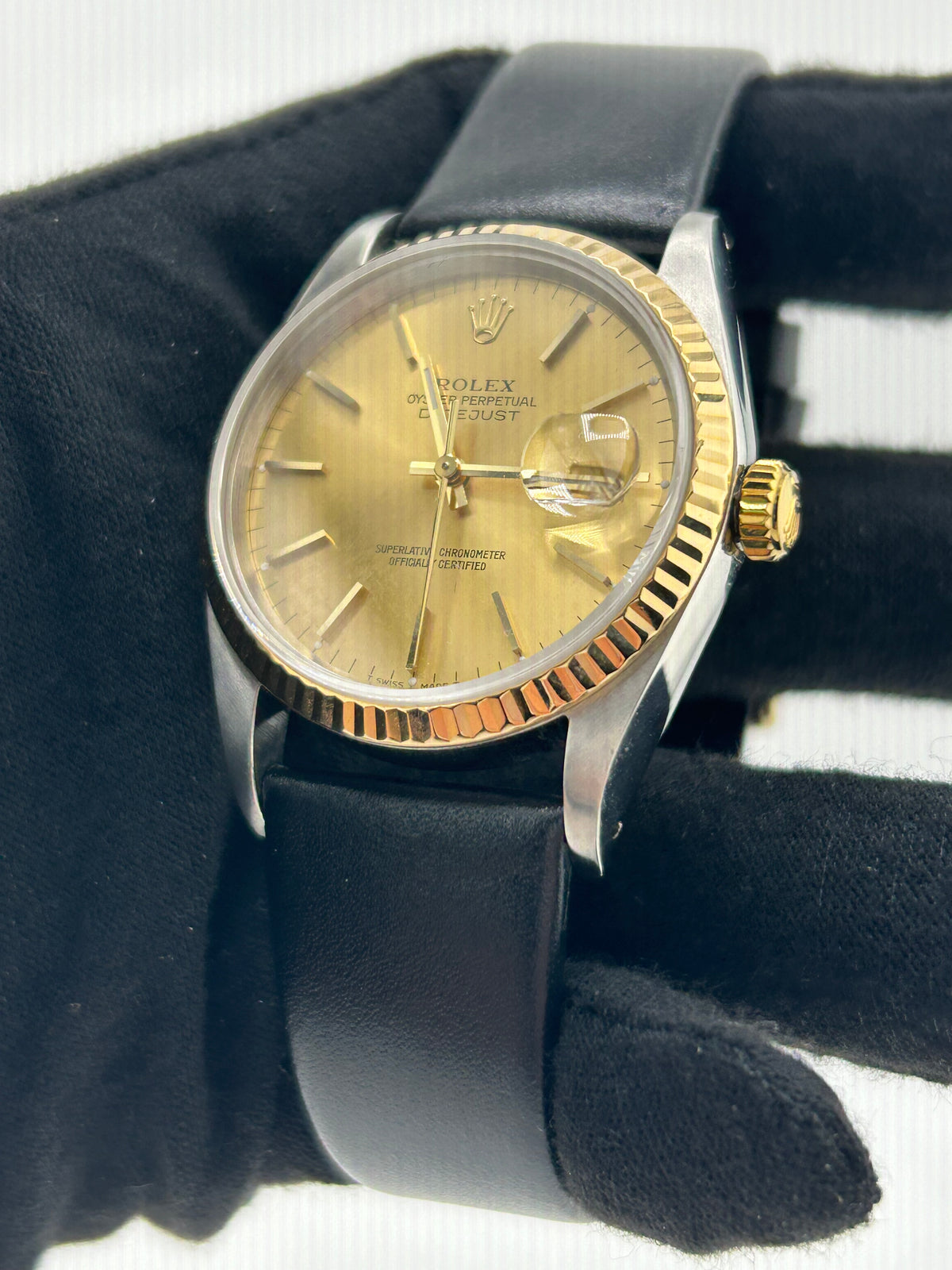 Rolex Datejust 36 Champagne Stick Dial on Generic Black Leather Strap Ref. 16233 1993 — view 3
