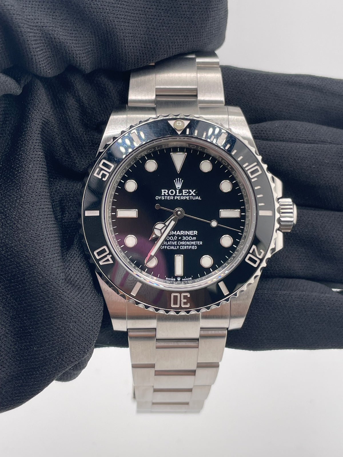 Rolex Submariner No-Date Black Dial on Oyster Ref. 124060 Card 2021 — view 2