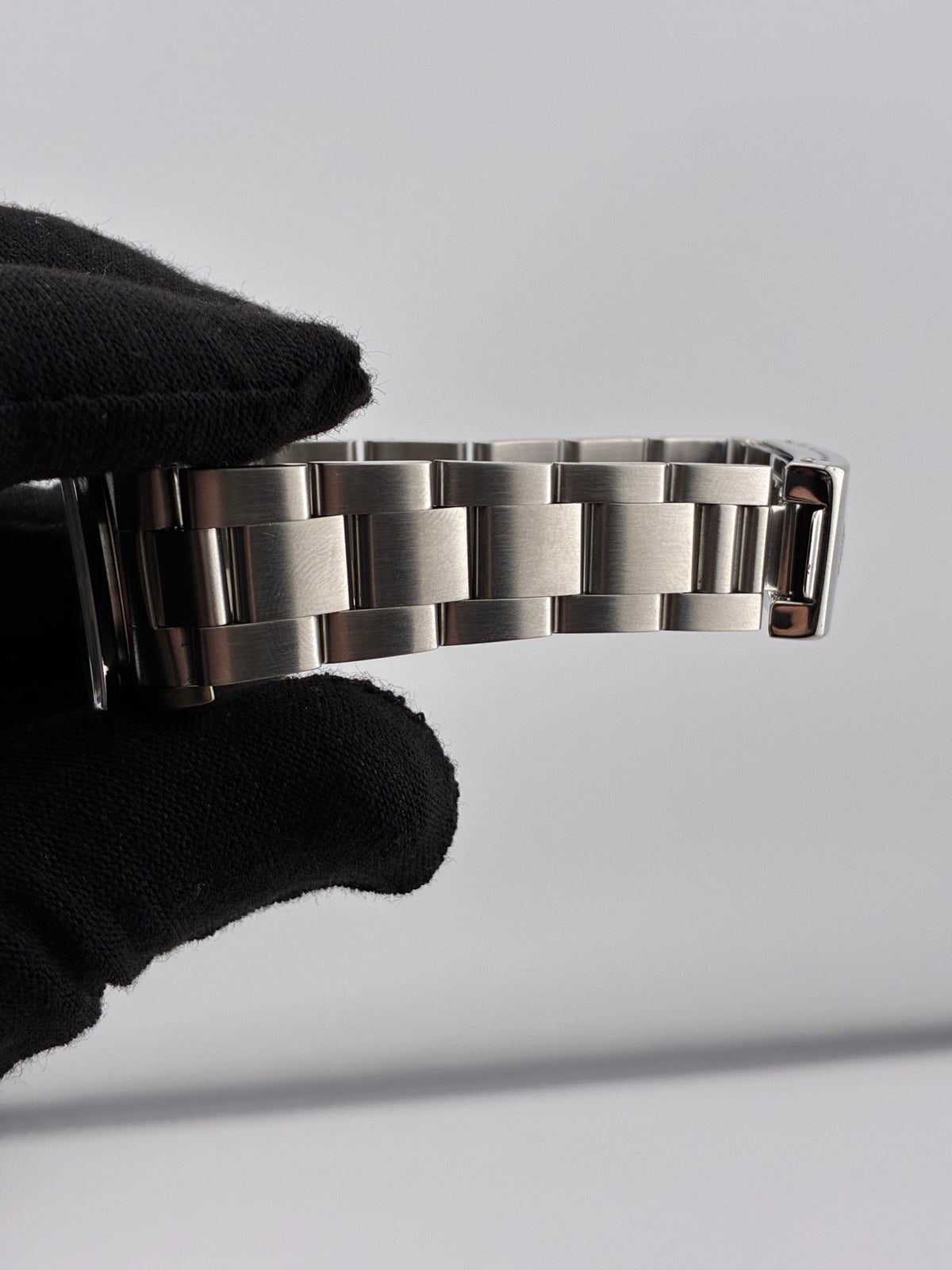 Rolex Oyster Perpetual Blue Dial on Oyster Bracelet Ref. 77080 Papers 1999 — view 5
