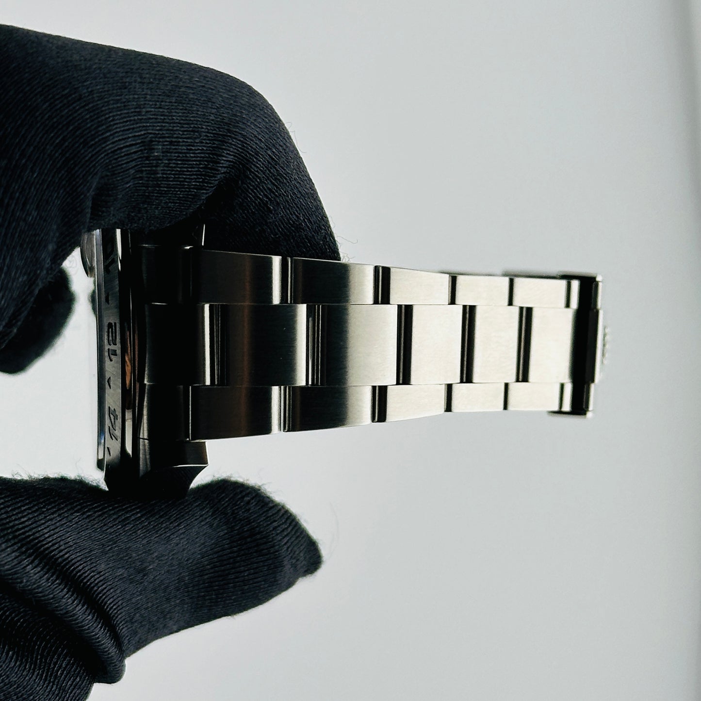 Rolex Explorer II Black Dial on Oyster Ref. 216570 Card 2020 — view 4