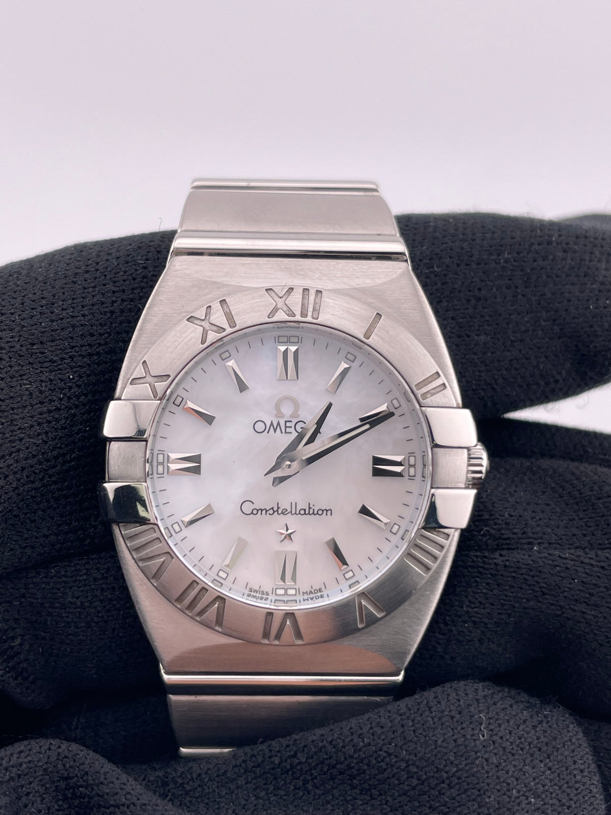 Omega Constellation M.O.P Dial on Stainless Steel Bracelet Ref. 1581.70 — view 3