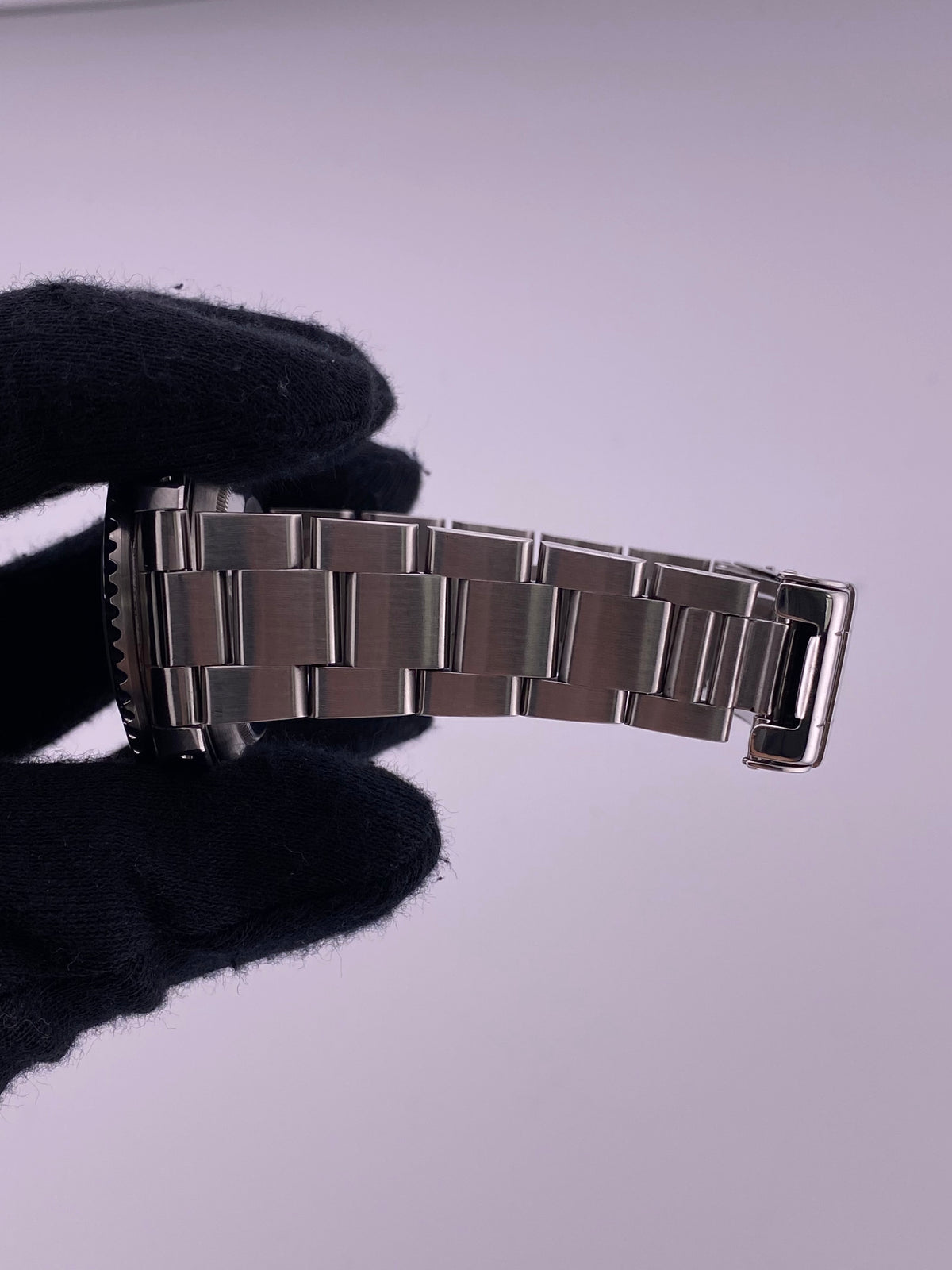 Rolex Submariner Black Dial on Oyster Ref. 16610 Papers Open Date — view 5