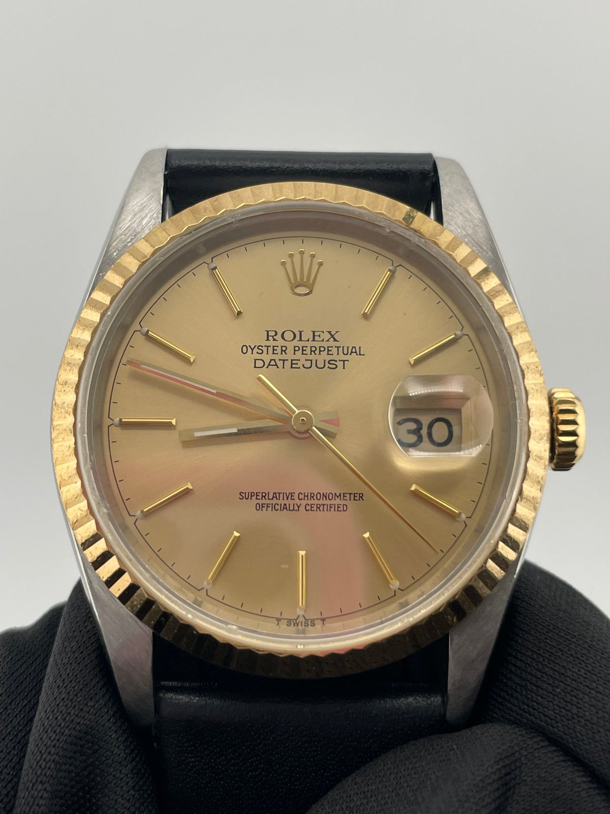 Rolex Datejust 36 Champagne Stick Dial on Generic Black Leather Strap Ref. 16233 1993 — view 3