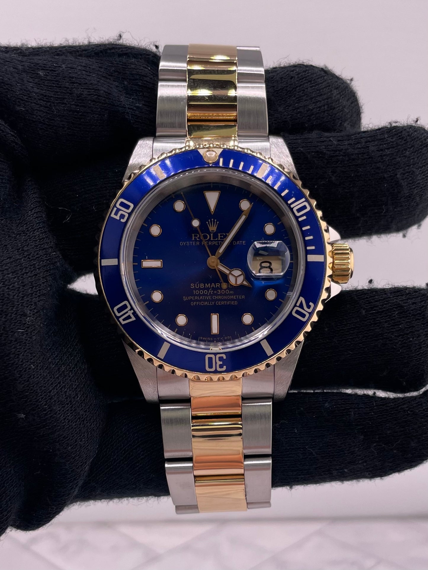 Rolex Submariner Blue Dial on Oyster Ref. 16613 Papers 1997 — view 2