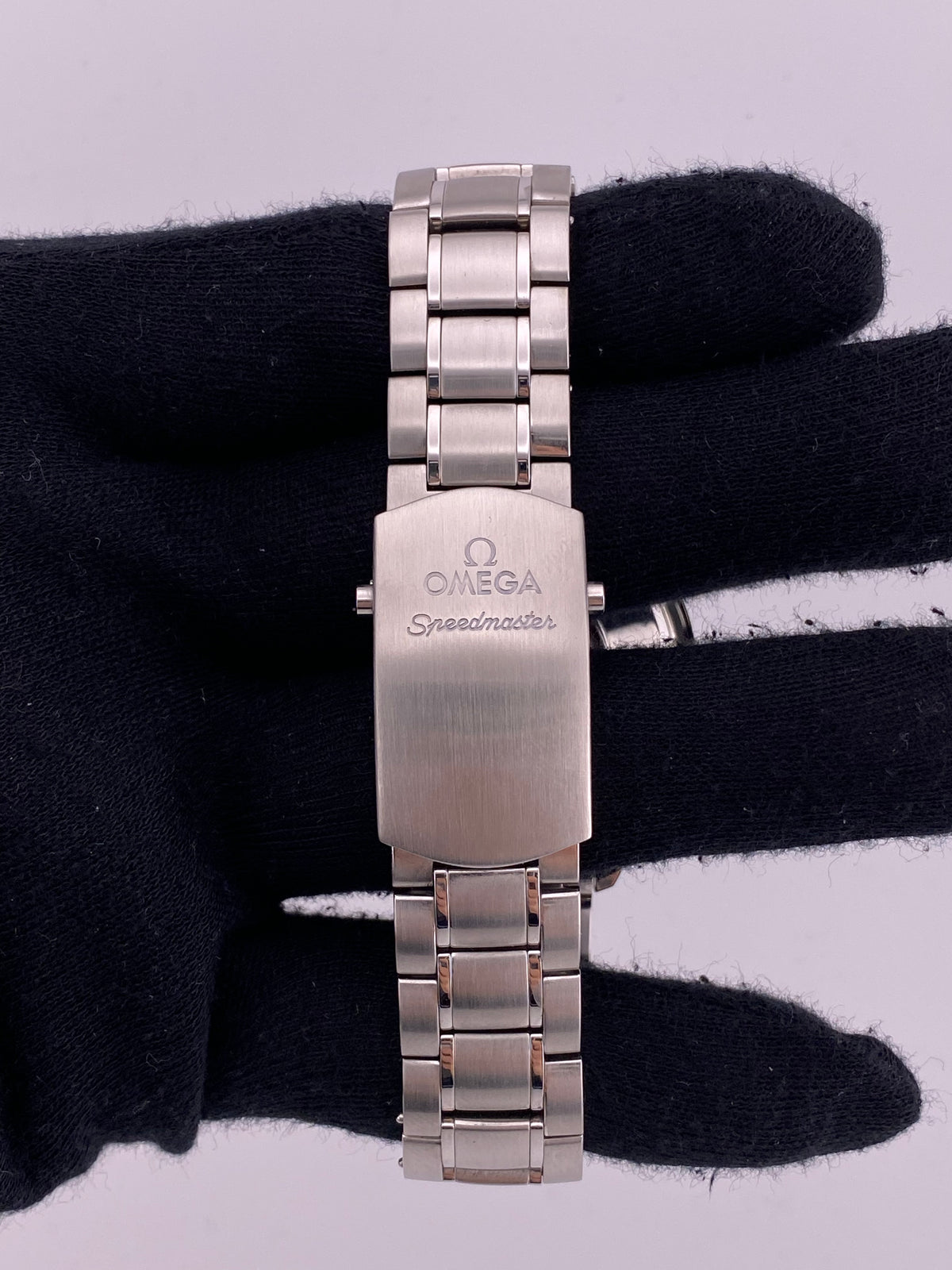 Omega Speedmaster Date/Day‑Date Silver Dial on Stainless Steel Bracelet Ref. 3211.30 Card 2011 — view 4