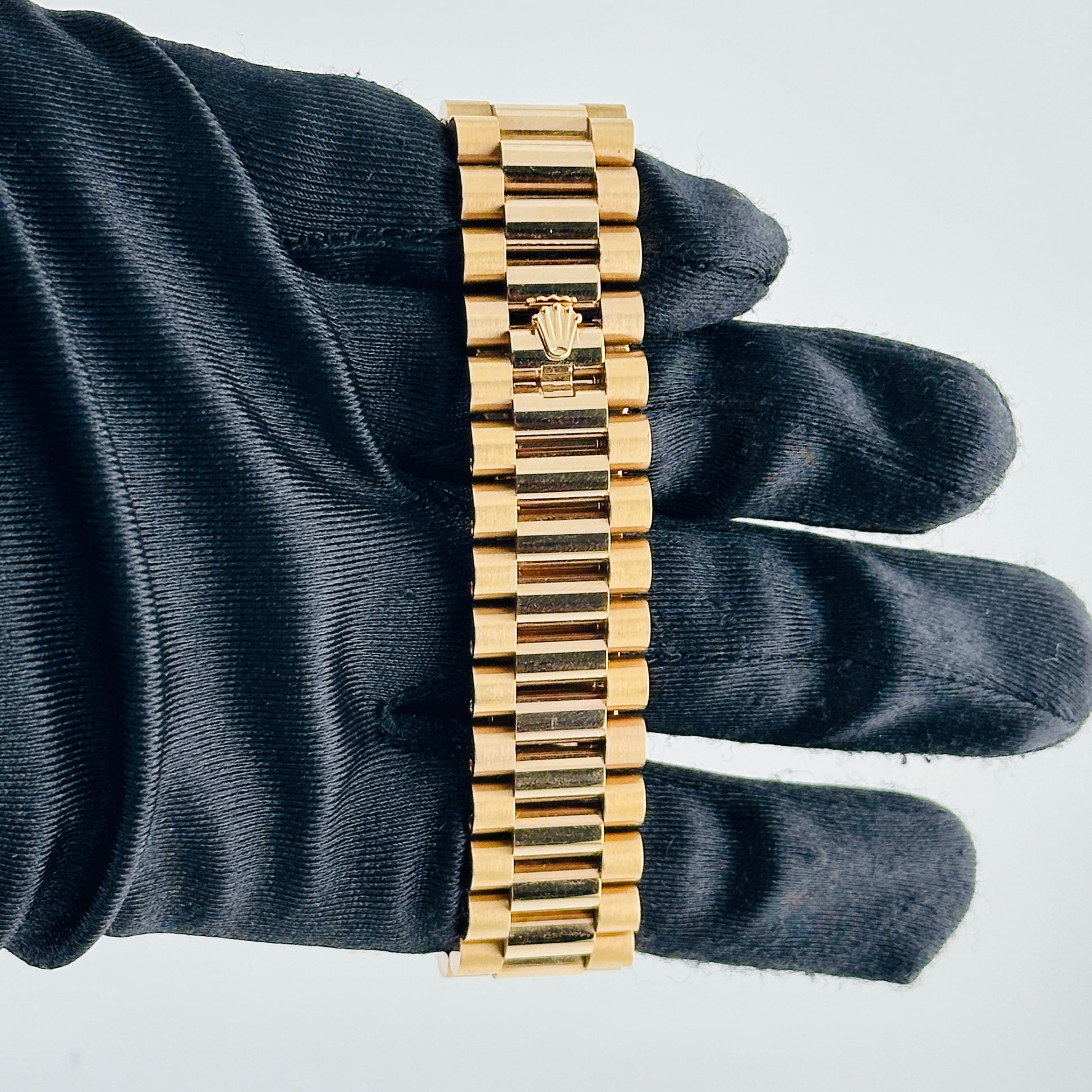 Rolex Day-Date Olive Green Roman Dial on President Bracelet Ref. 228235 Card 2021 — view 4