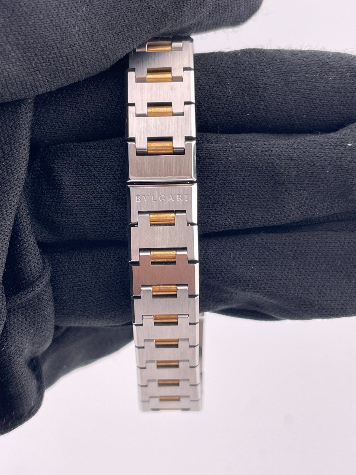 Bvlgari Bvlgari Black Dial on 2 Tone Yellow Gold / Stainless Steel Ref. BB23SG — view 4
