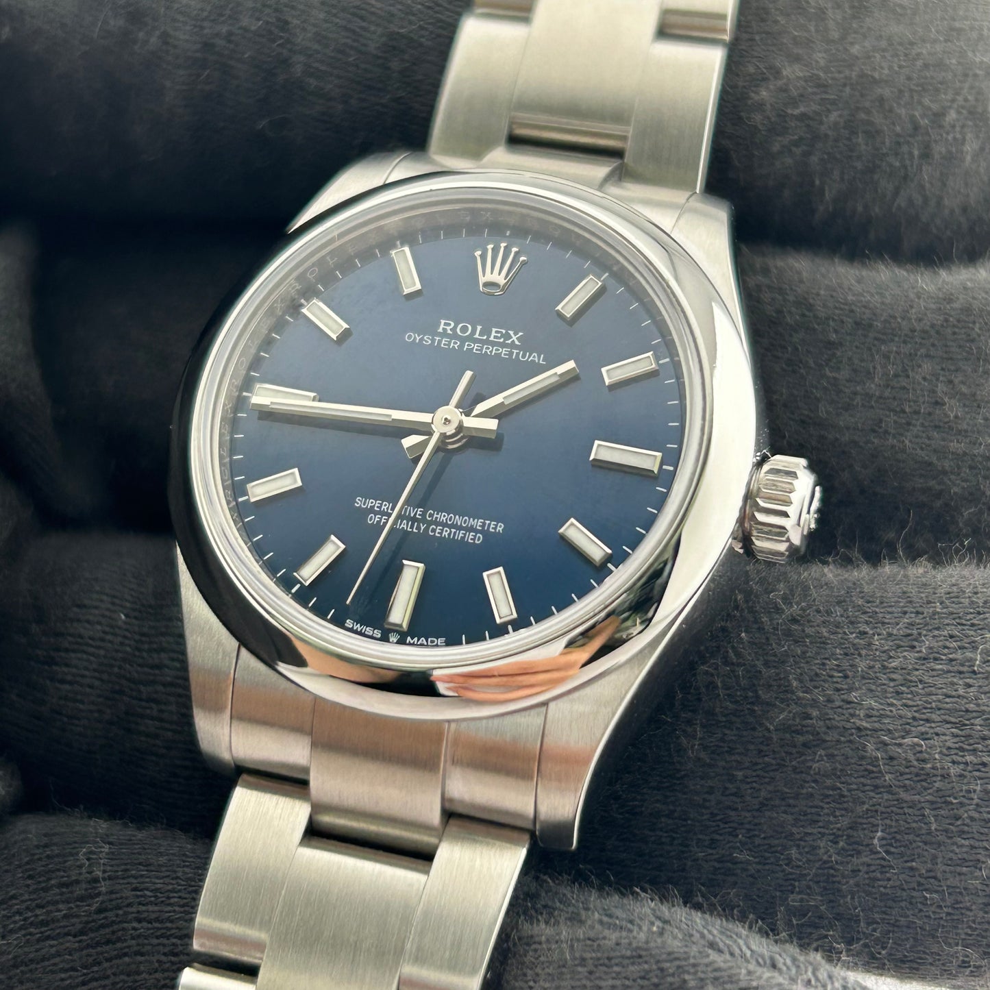 Rolex Oyster Perpetual 31 Blue Dial on Stainless Steel Ref. 277200 — view 3