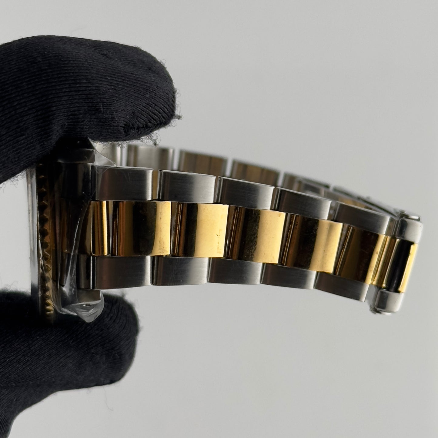 Rolex GMT Master II Black Dial on Oyster Ref. 16713 1999 — view 4