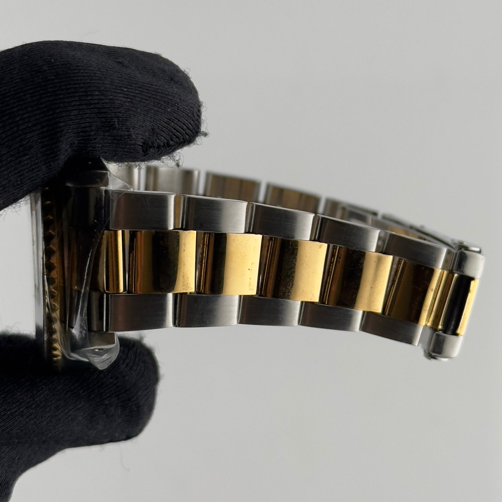 Rolex GMT Master II Black Dial on Oyster Ref. 16713 1999 — view 4