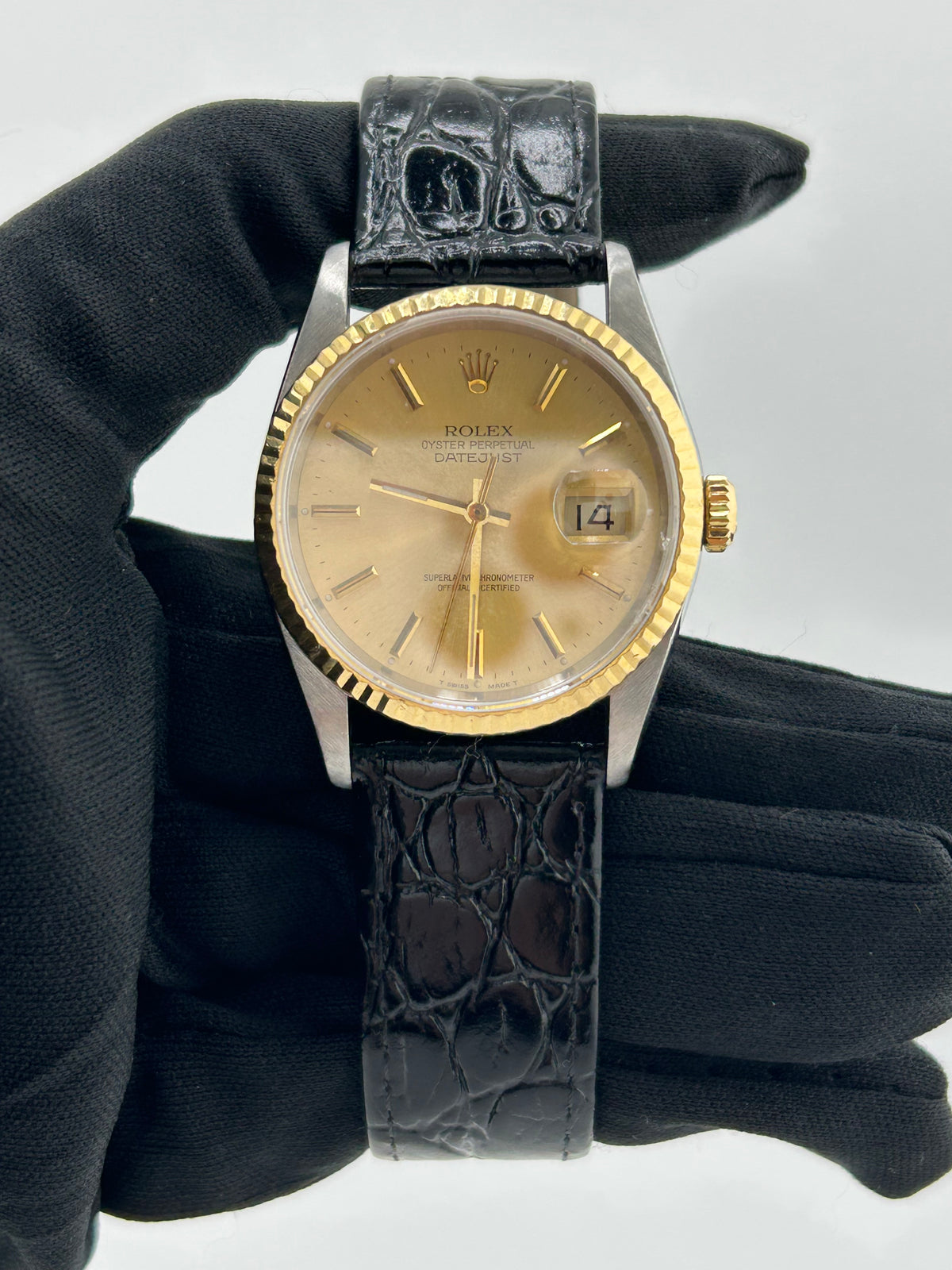 Rolex Datejust 36 Champagne Stick Dial on Generic Black Leather Strap Ref. 16233 1988 — view 2