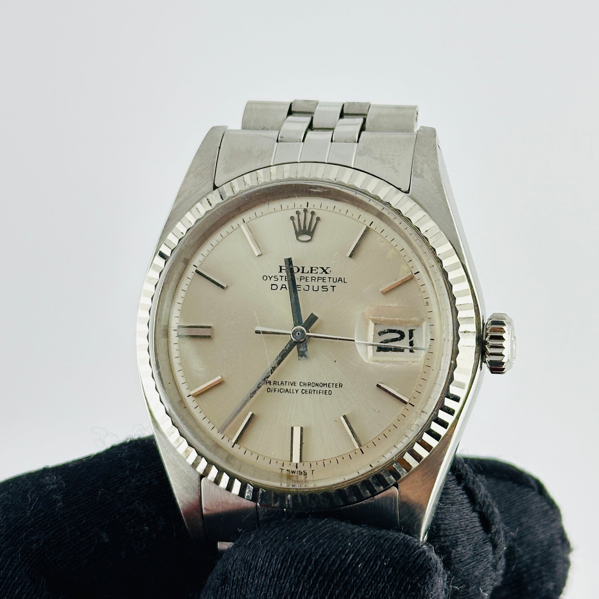 Rolex Datejust Silver Stick / Has Spots Dial on Folded Jubilee Bracelet Ref. 1601/4 1970 — view 3