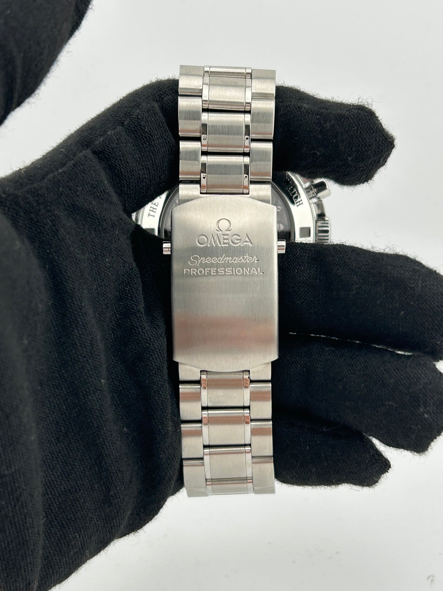 Omega Speedmaster Moonwatch Professional Black Dial on Stainless Steel Bracelet Ref. 3572.5 — view 4