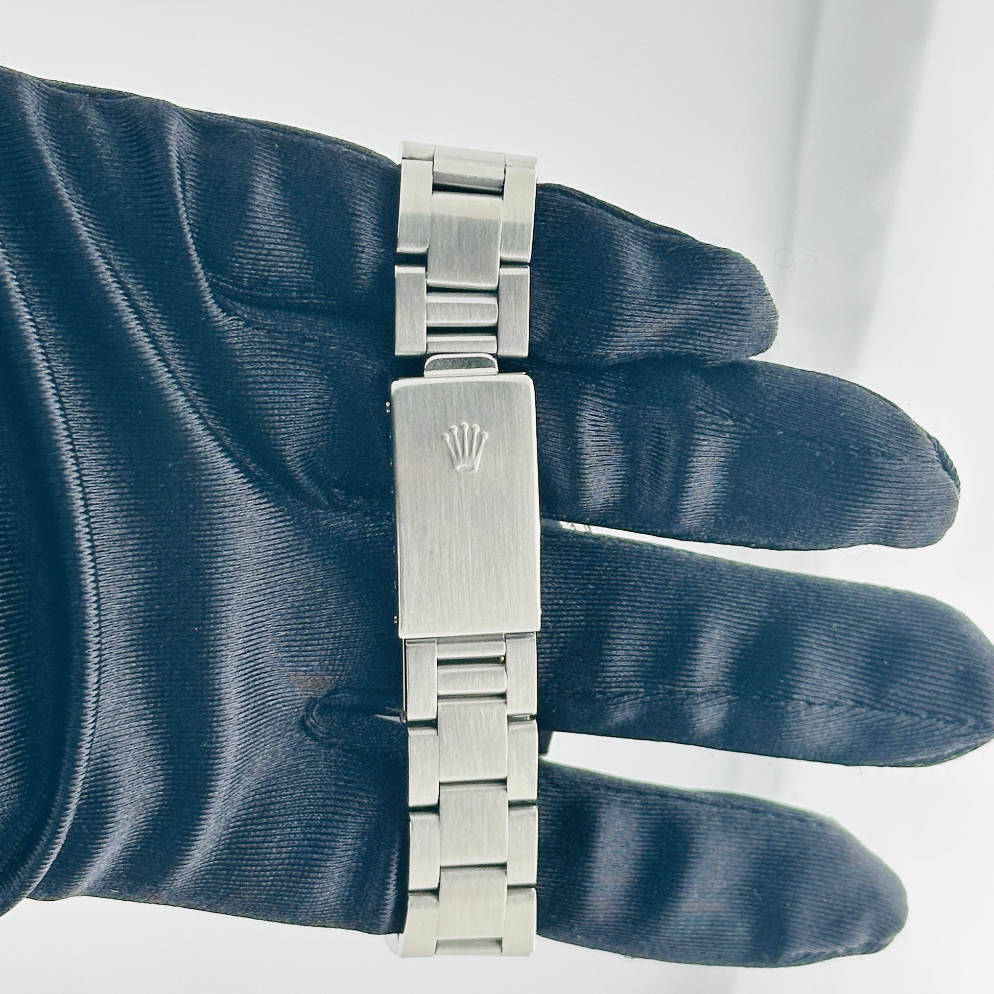 Rolex Air-King Silver Dial on Oyster Bracelet Ref. 14000M 2001 — view 4
