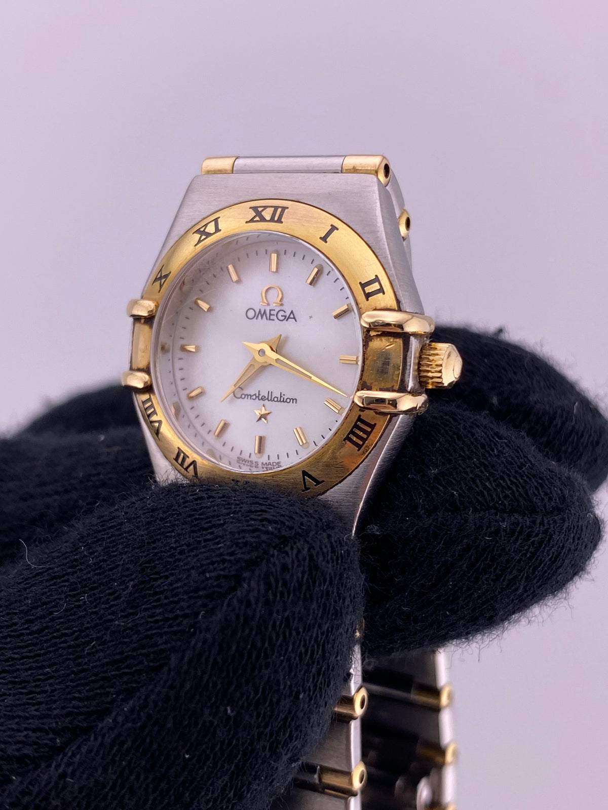 Omega Constellation White Dial on Stainless Steel & Yellow Gold Ref. 1262.70 — view 3