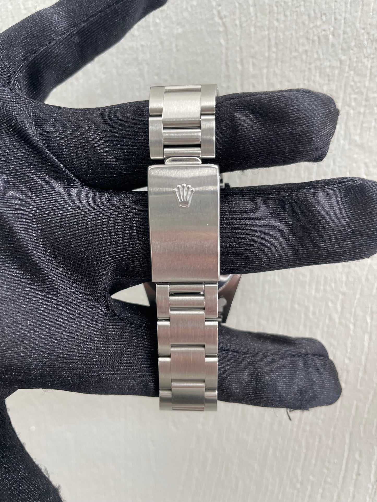 Rolex Datejust Silver Dial on Oyster Ref. 16200 Papers 2005 — view 3