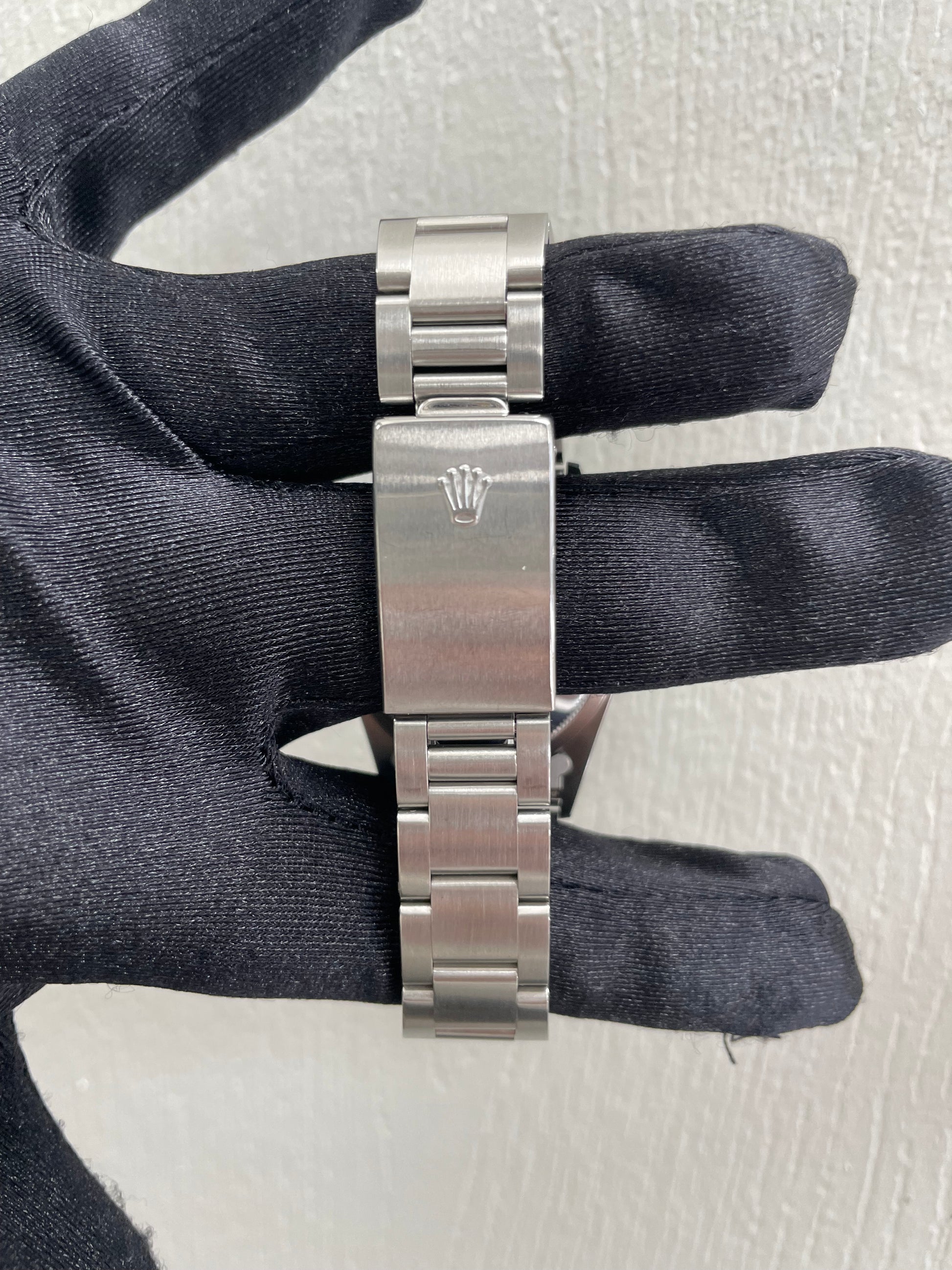Rolex Datejust Silver Dial on Oyster Ref. 16200 Papers 2005 — view 3