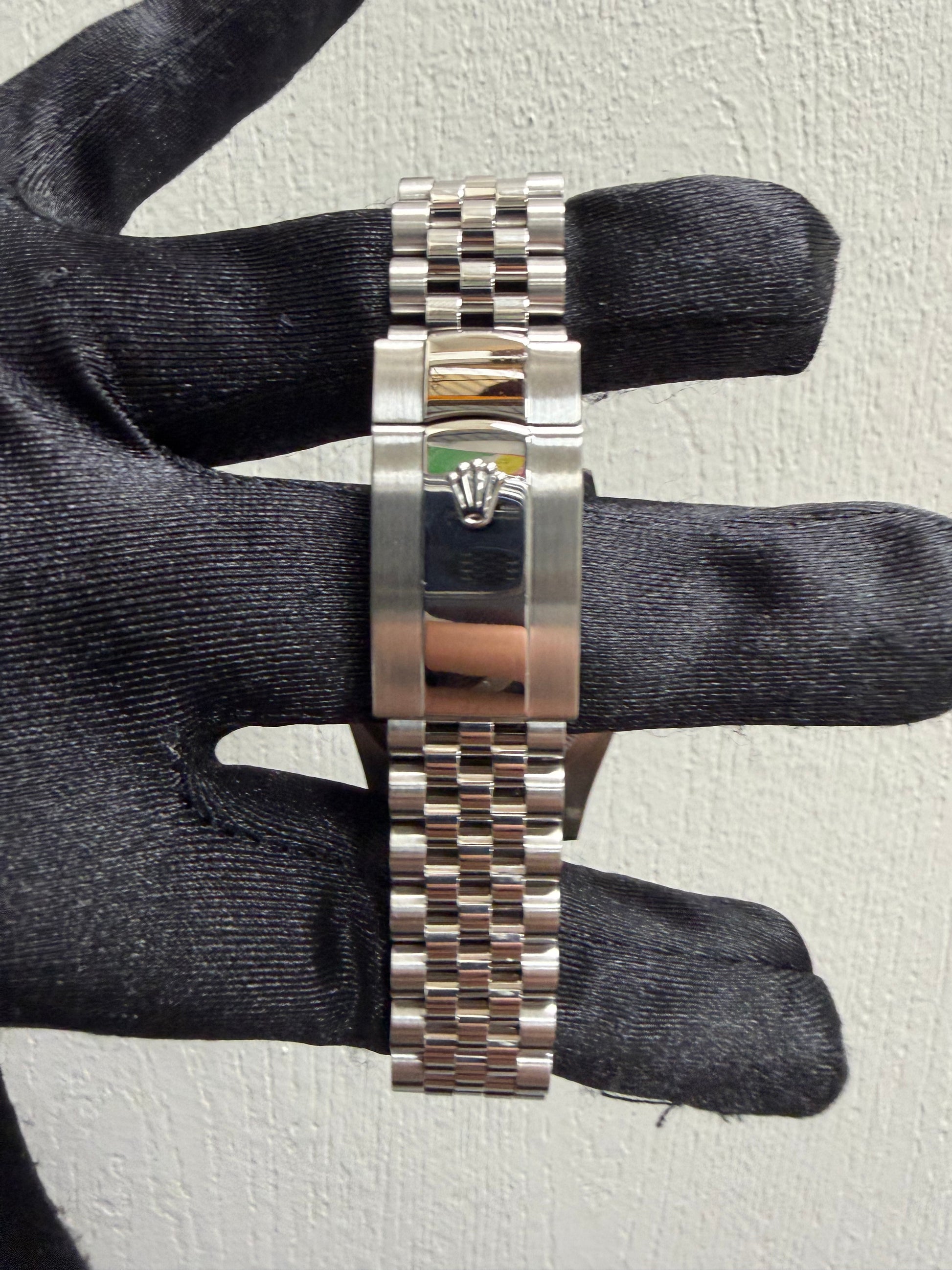 Rolex Datejust Bright Blue Fluted Motif Diamond Dial on Jubilee Ref. 126234 Card 2023 — view 3